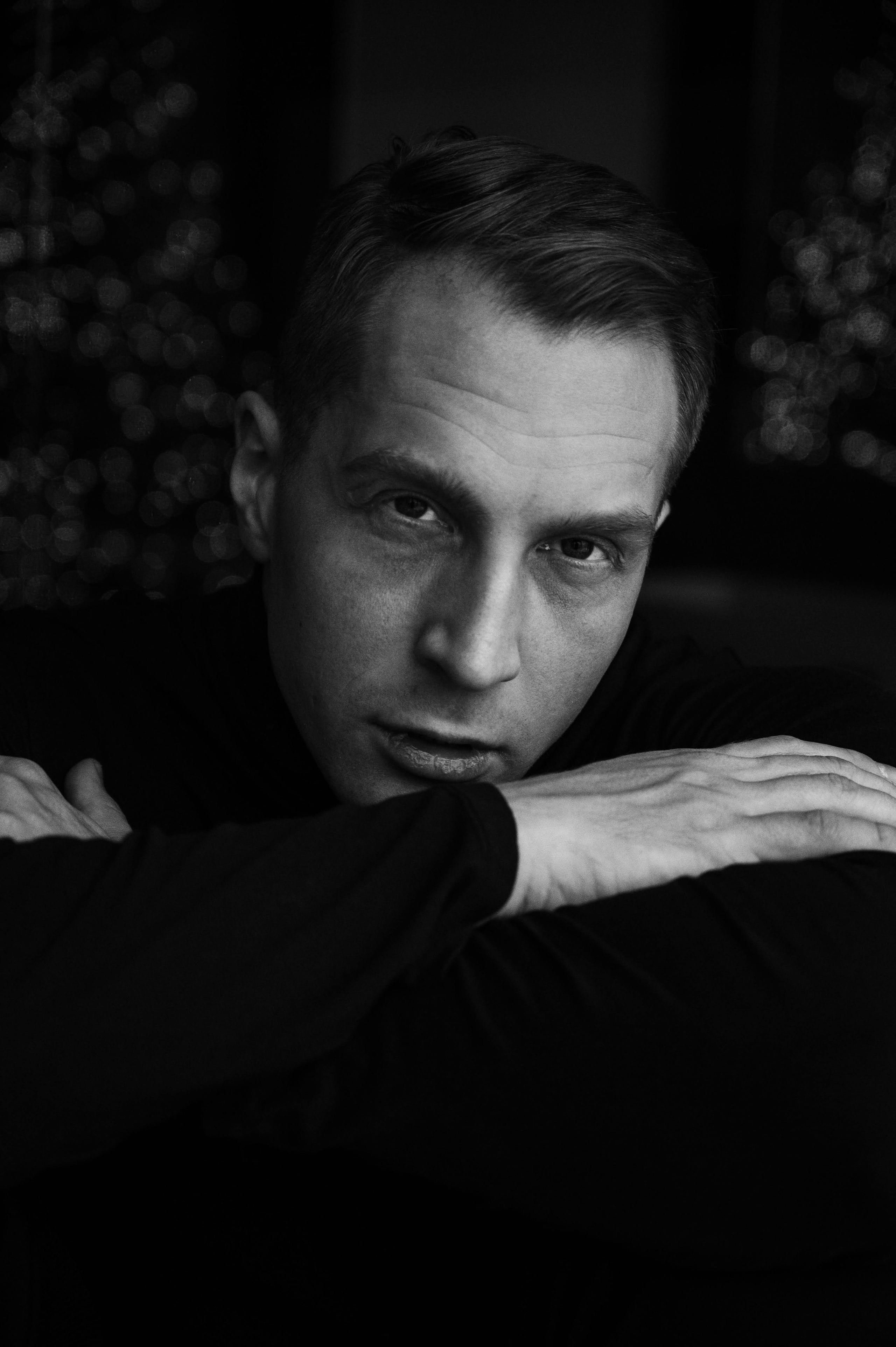 Андрей. Профессиональный фотограф беременности в СПБ. Стильные фотосессии беременности в стиле минимализм и классическая фотография