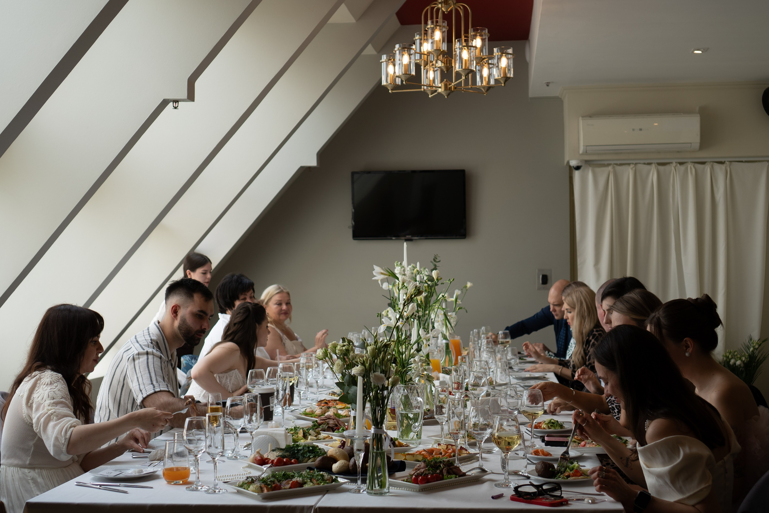 СВАДЕБНЫЙ БАНКЕТ НА ВЛАДИМИРСКОЙ В САНКТ-ПЕТЕРБУРГЕ (КАМЕРНАЯ СВАДЬБА). Профессиональный фотограф, Санкт-Петербург — Виктория Богомолова