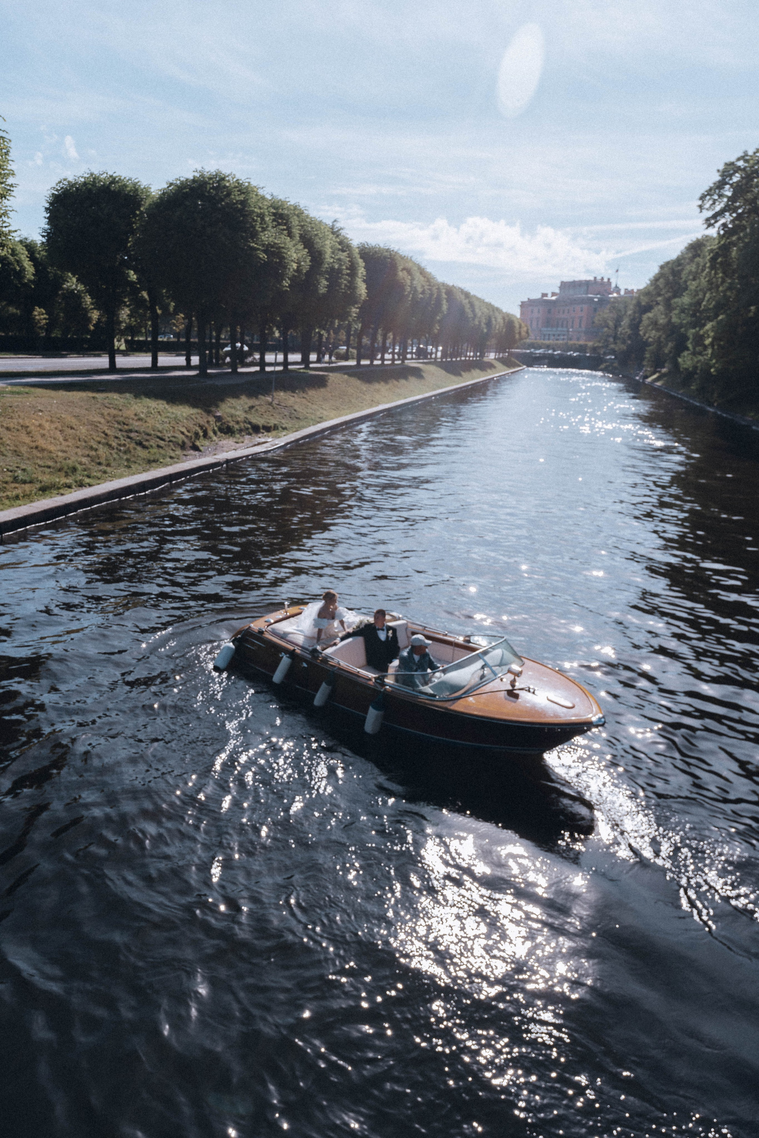 СВАДЕНБНАЯ СЬЕМКА НА КАТЕРЕ ПО КАНАЛАМ САНКТ-ПЕТЕРБУРГА И В АКВАТОРИИ НЕВЫ. Профессиональный фотограф, Санкт-Петербург — Виктория Богомолова