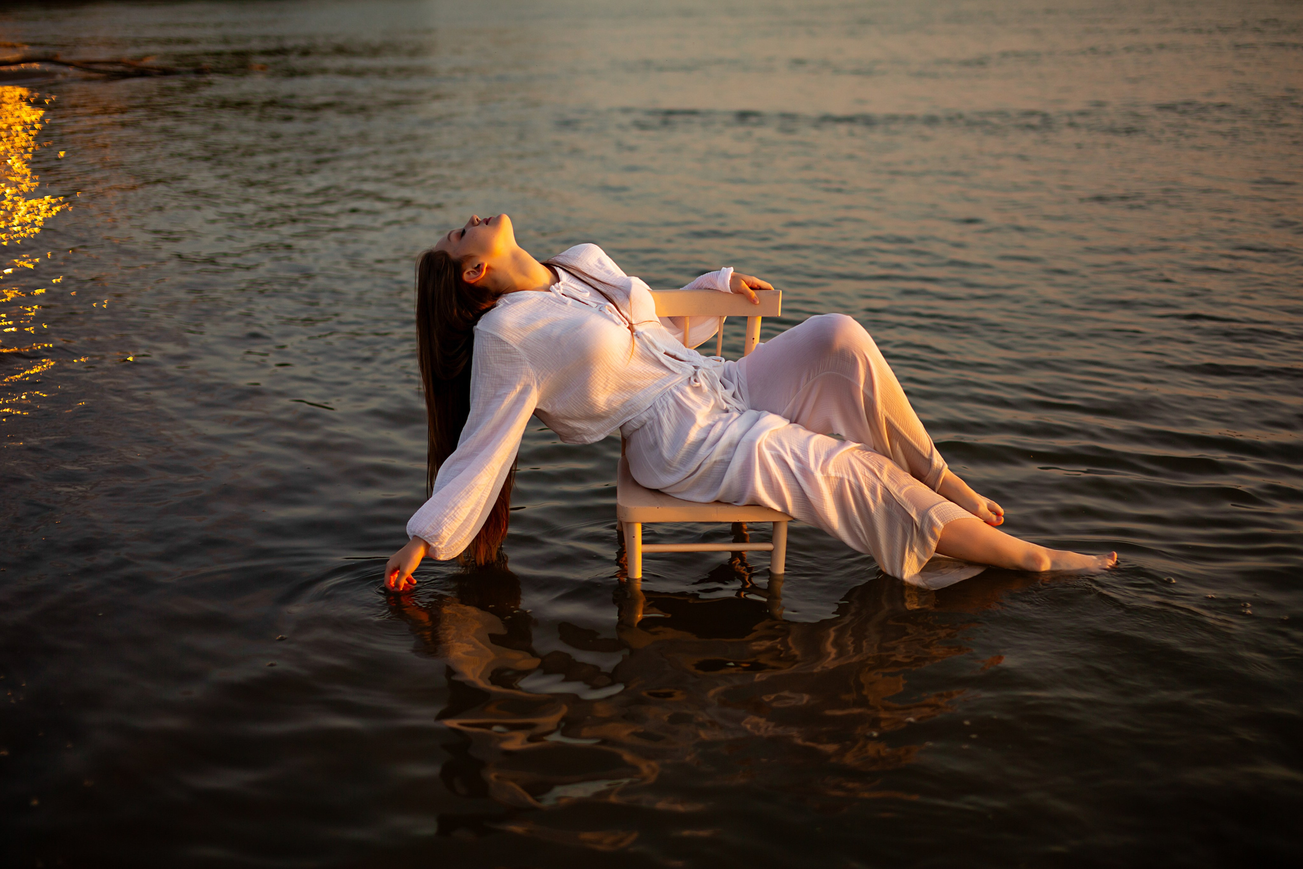 У воды. Https://malovafoto.ru