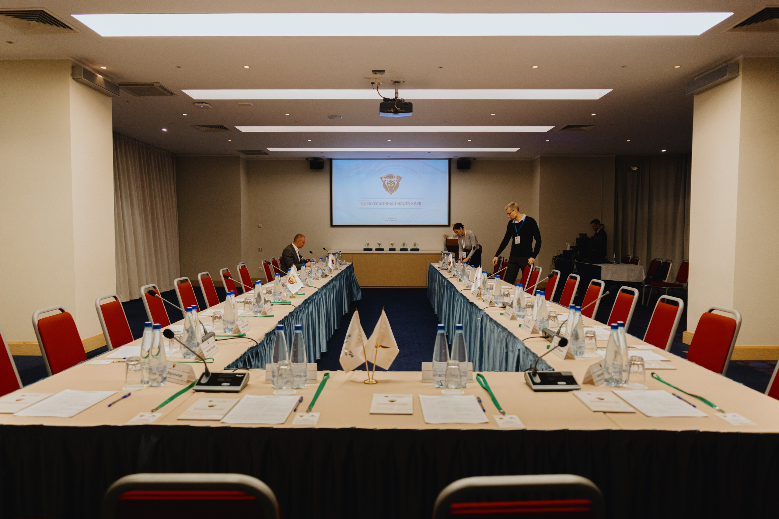 Nafta Club. Дискуссионный клуб. Фотограф Илья Чернов