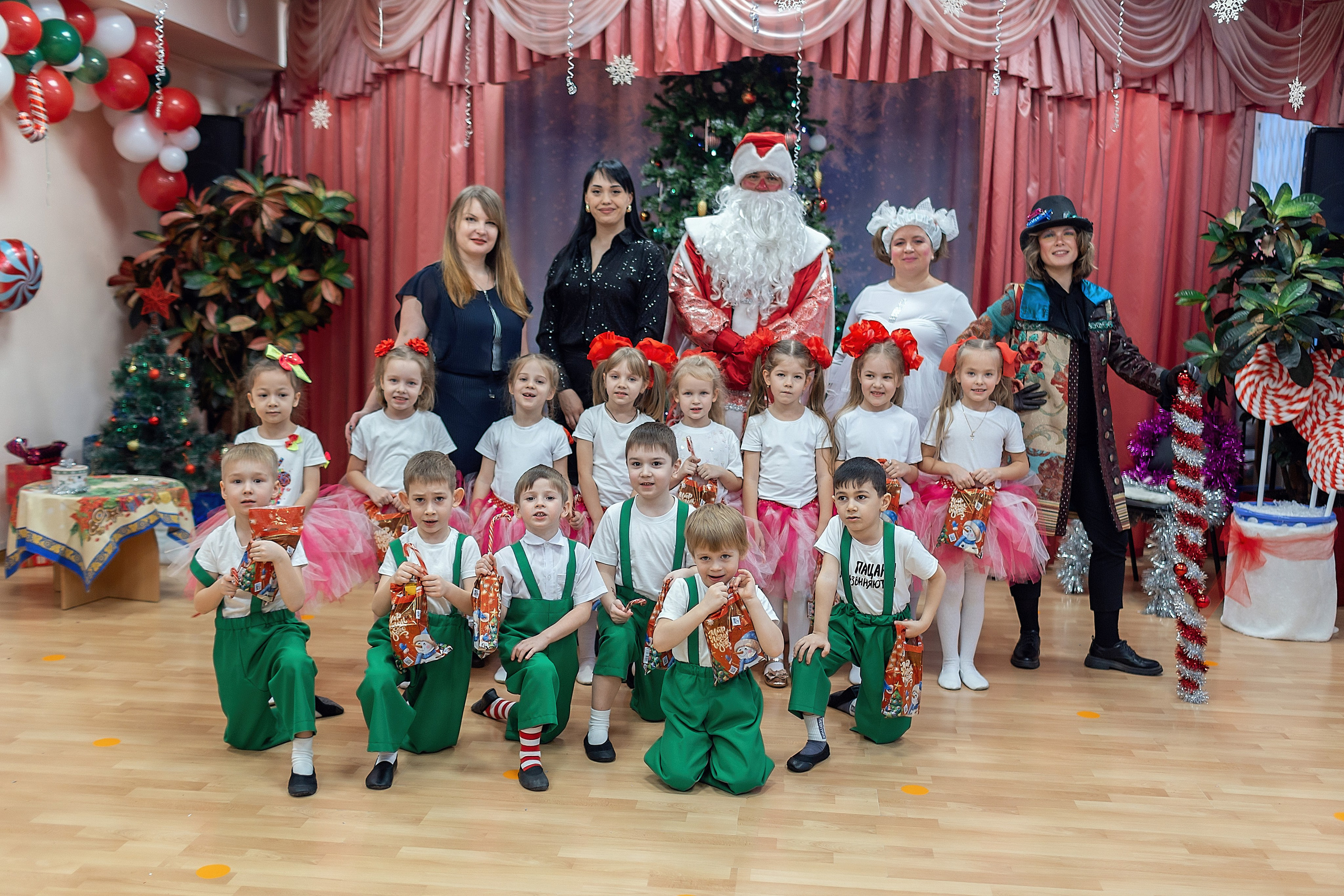 Утренник_"Карамельная фабрика» 2024. Семейный фотограф в Санкт-Петербурге