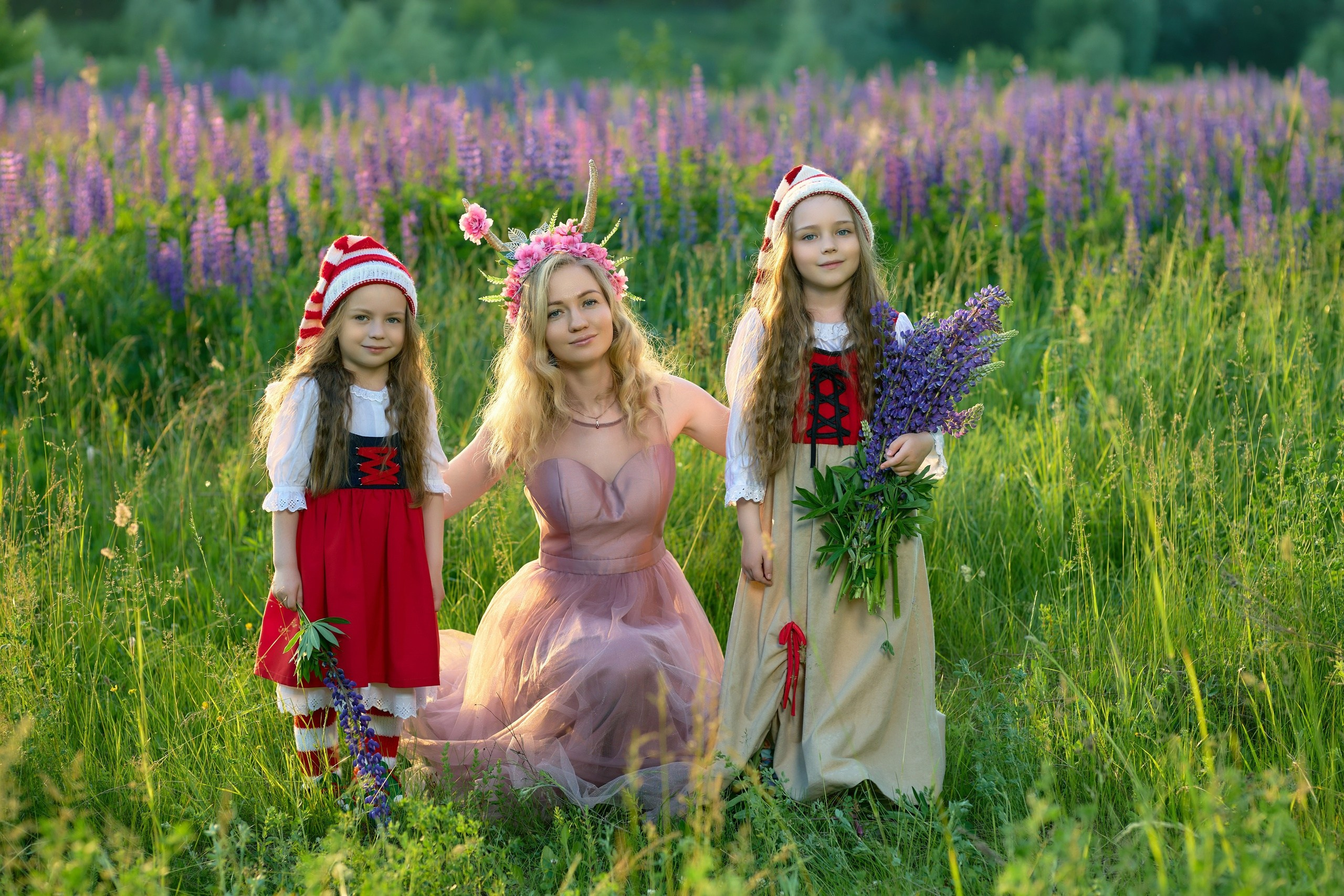 Семейная костюмированная фотосессия в люпинах. Владимир Суздалов (ProMaXe) — Портретный фотограф, тематические фотосессии в Чебоксарах