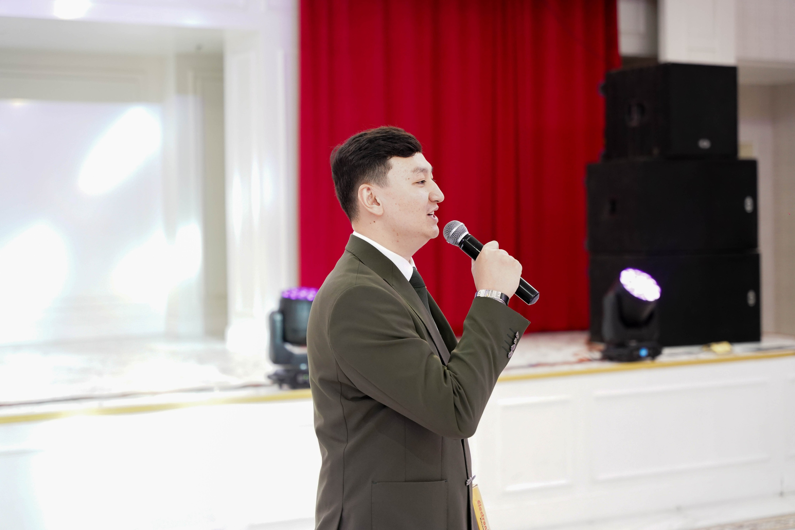 Dana uzatu. Фотограф Ернар Ержанов