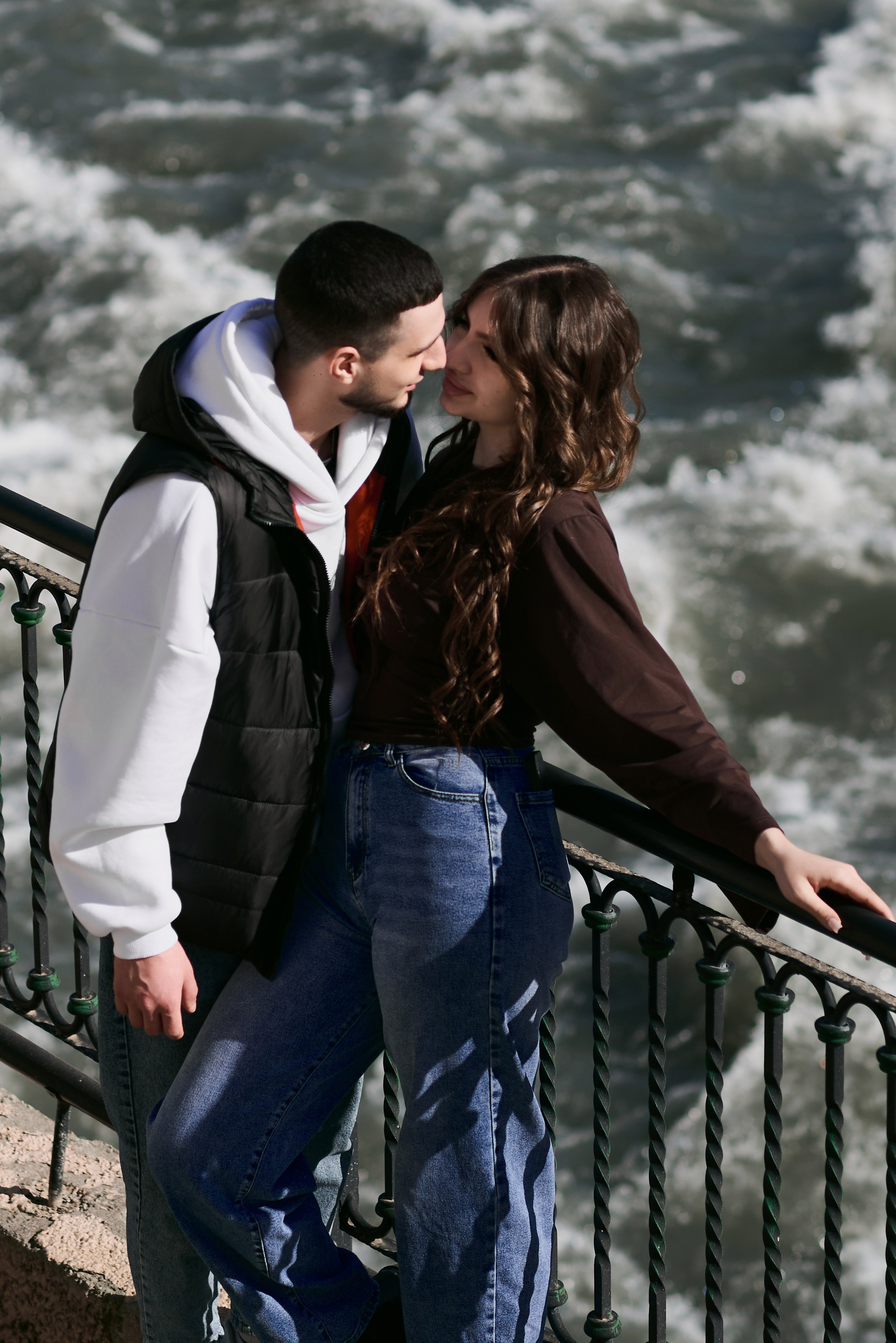 Красивые love-story фотосессии в Сочи, Адлере, Красной поляне, Розе Хутор. Фотограф для женщин и мужчин, контента для бизнеса в Сочи, Адлере, Красной поляне, Розе Хутор