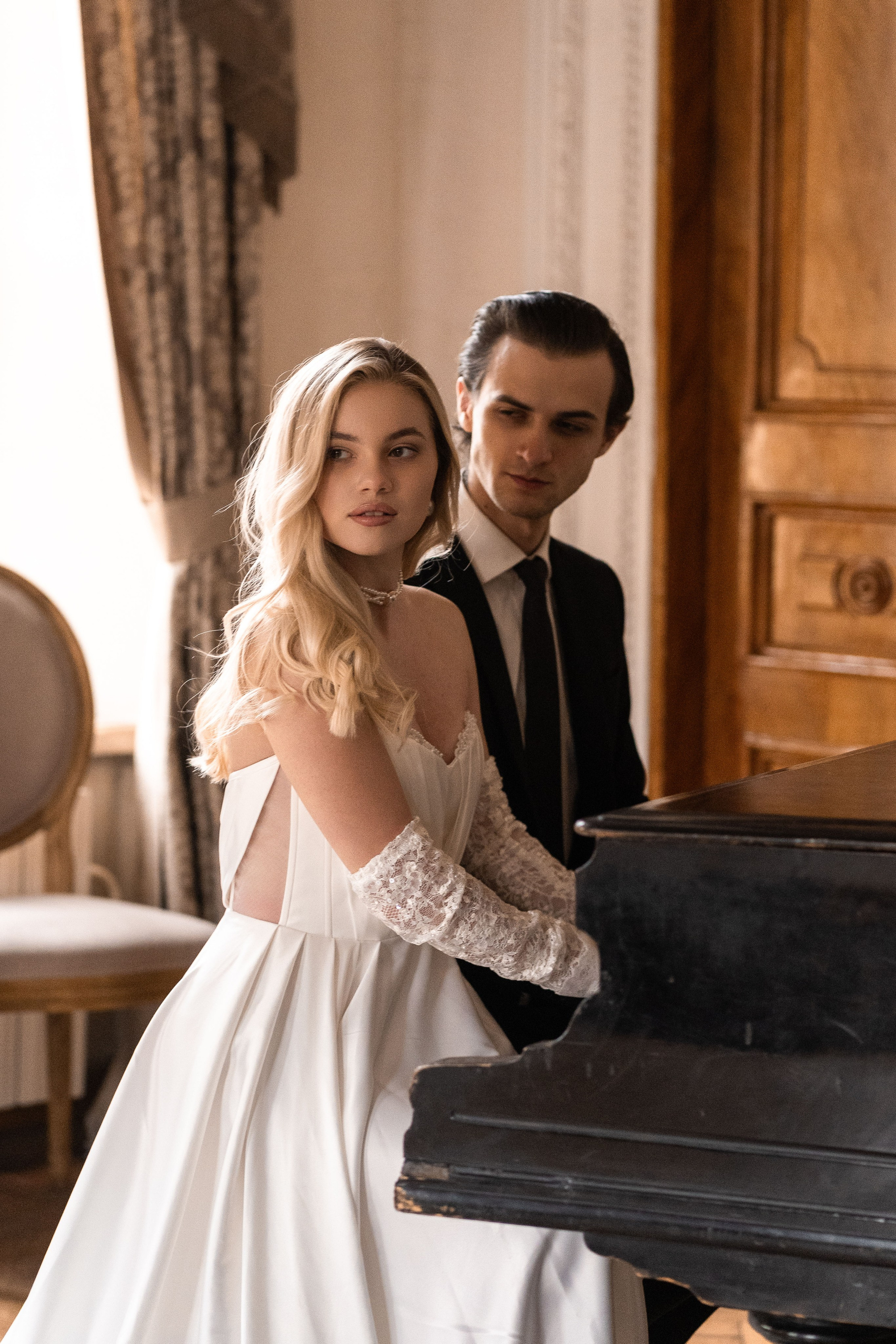 Свадебная фотосессия в Пушкинской библиотеке. Свадебный фотограф в Москве Анна Полушина