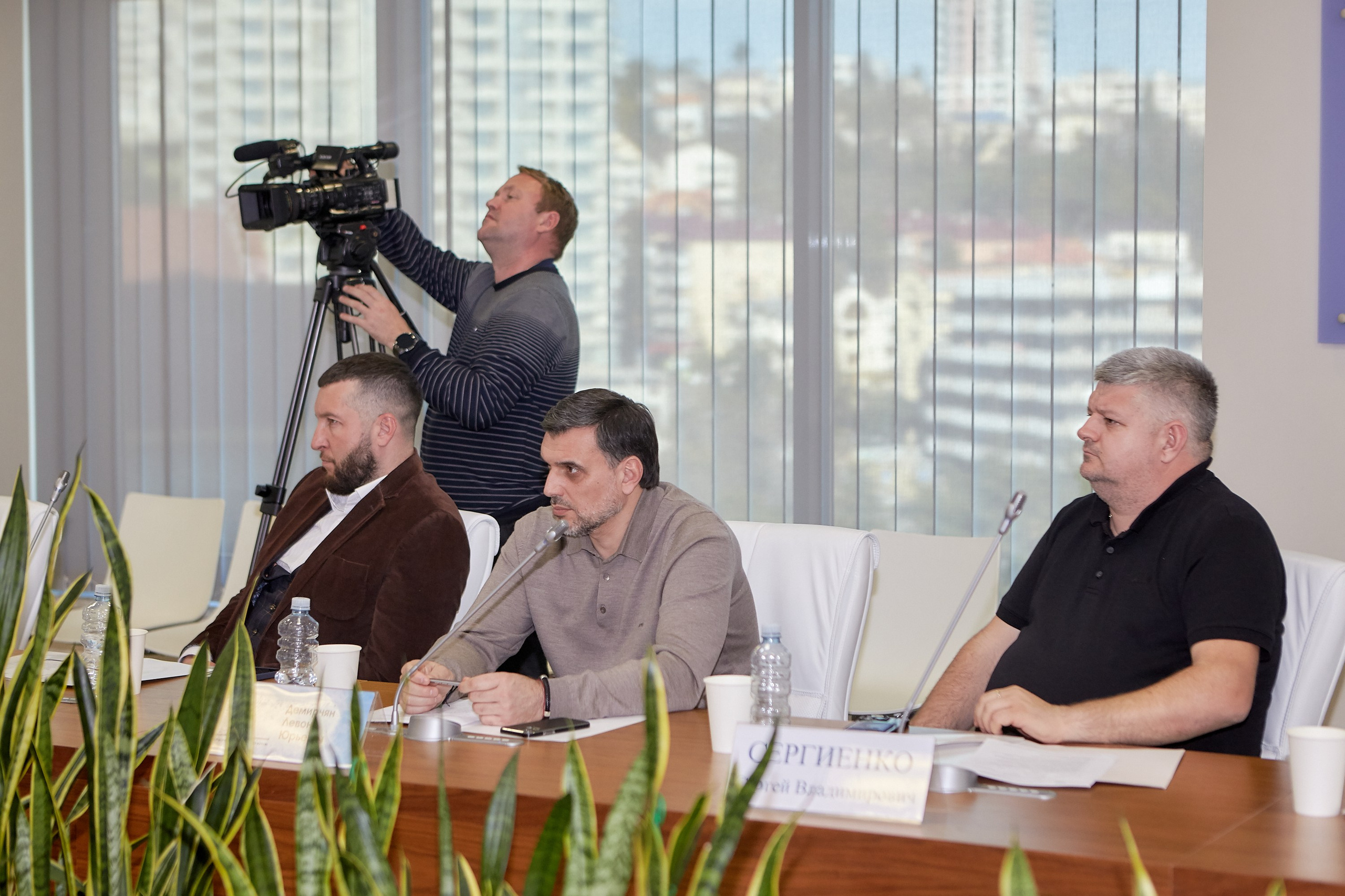 Репортажная съемка конференций — портфолио фотографа в Сочи, Адлере Красной Поляне. Фотограф Юрий Никитюк — Сочи |Адлер|Красная Поляна