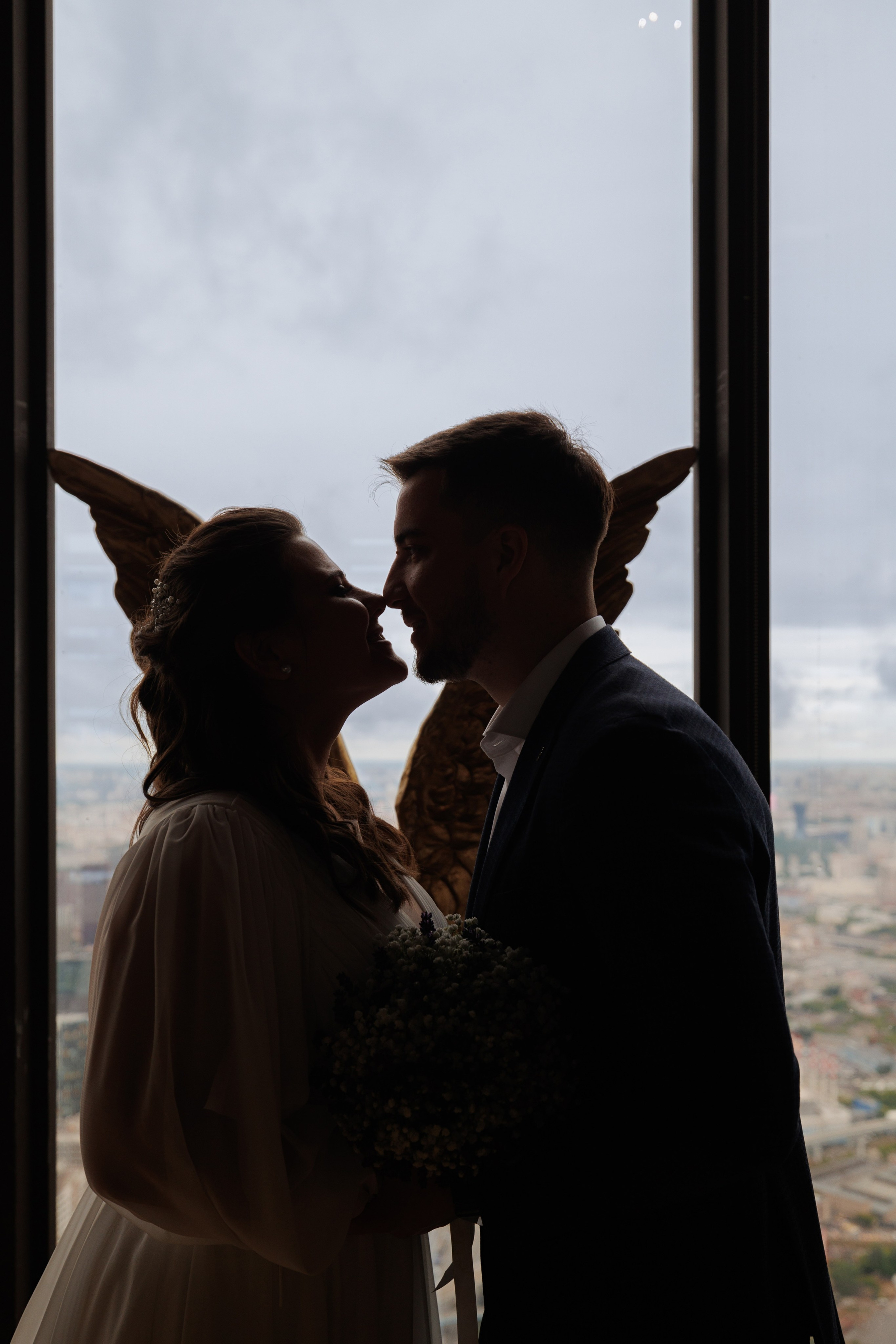 Фотограф на регистрацию в ЗАГС Москва Сити Birds Башня ОКО. Примеры фото, отзывы молодоженов и заявка на регистрацию через официальный сайт.