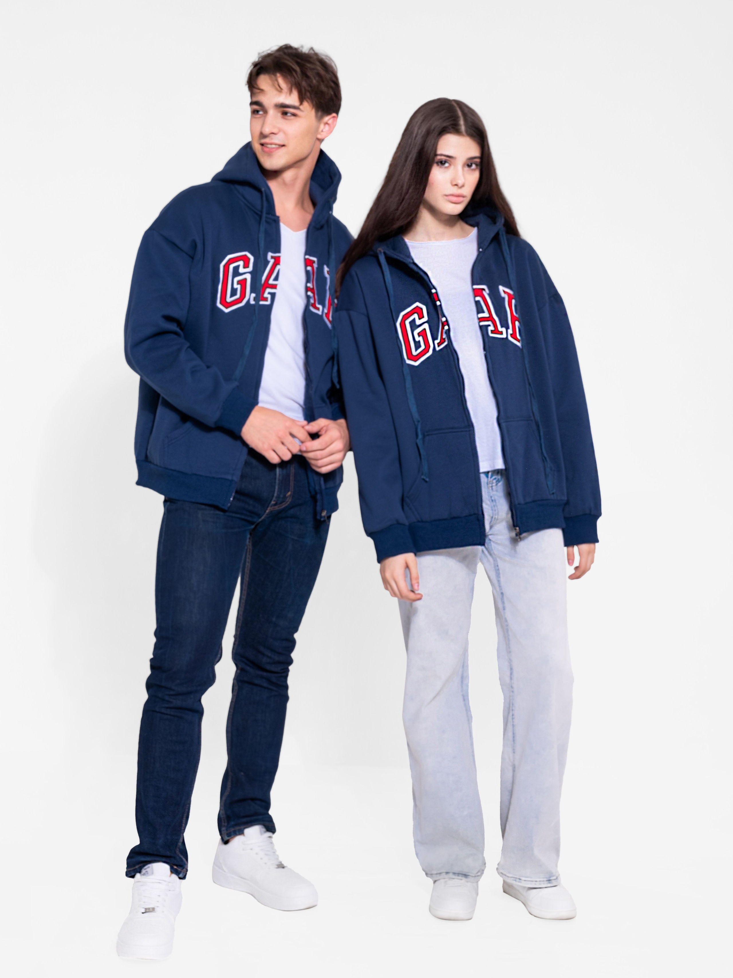 Модельная съемка на циклораме для маркетплейсов. ТМ Продакшн — Съемка для маркетплейсов в Москве