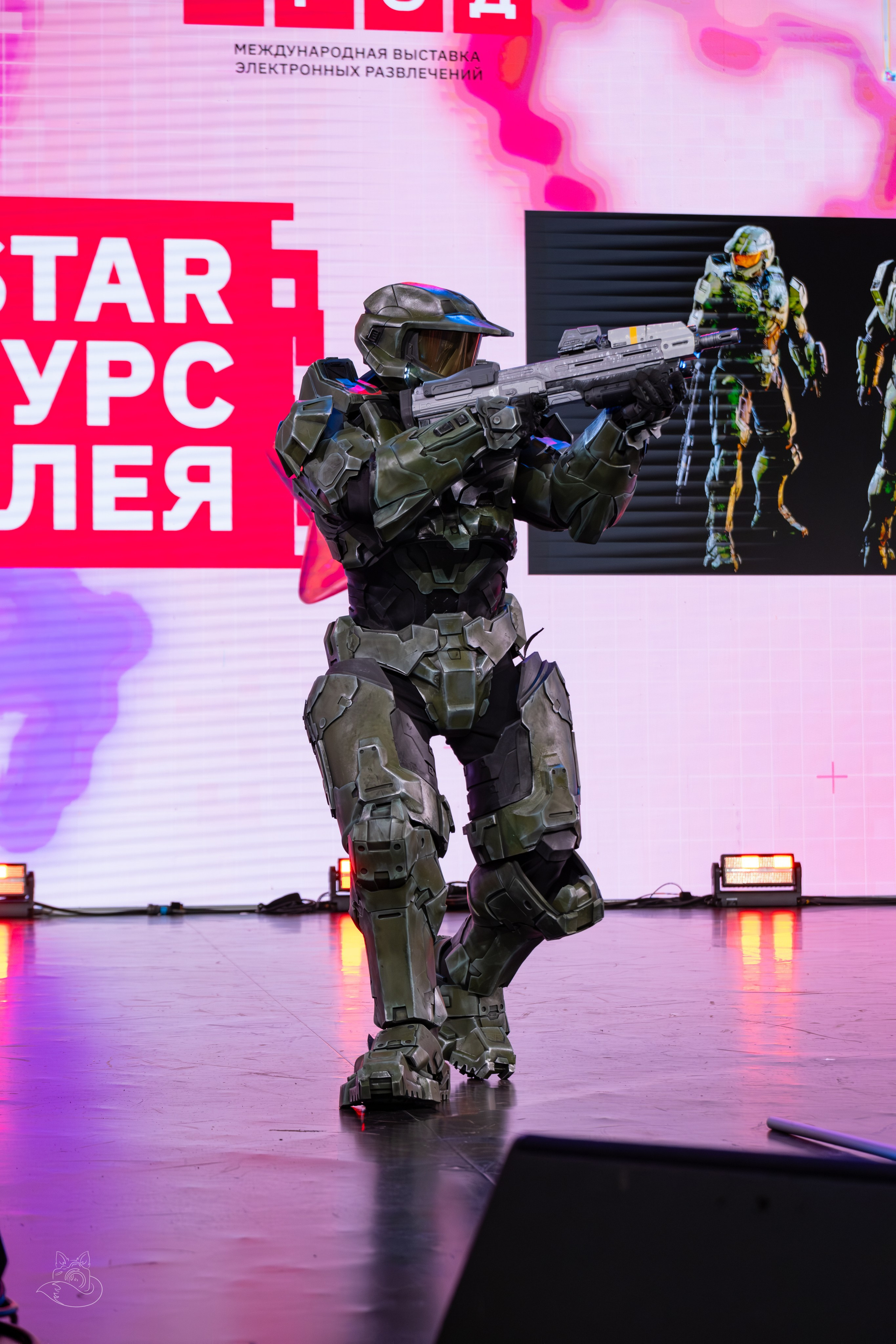 Сцена РЭД ЭКСПО 2024. Косплей фотограф