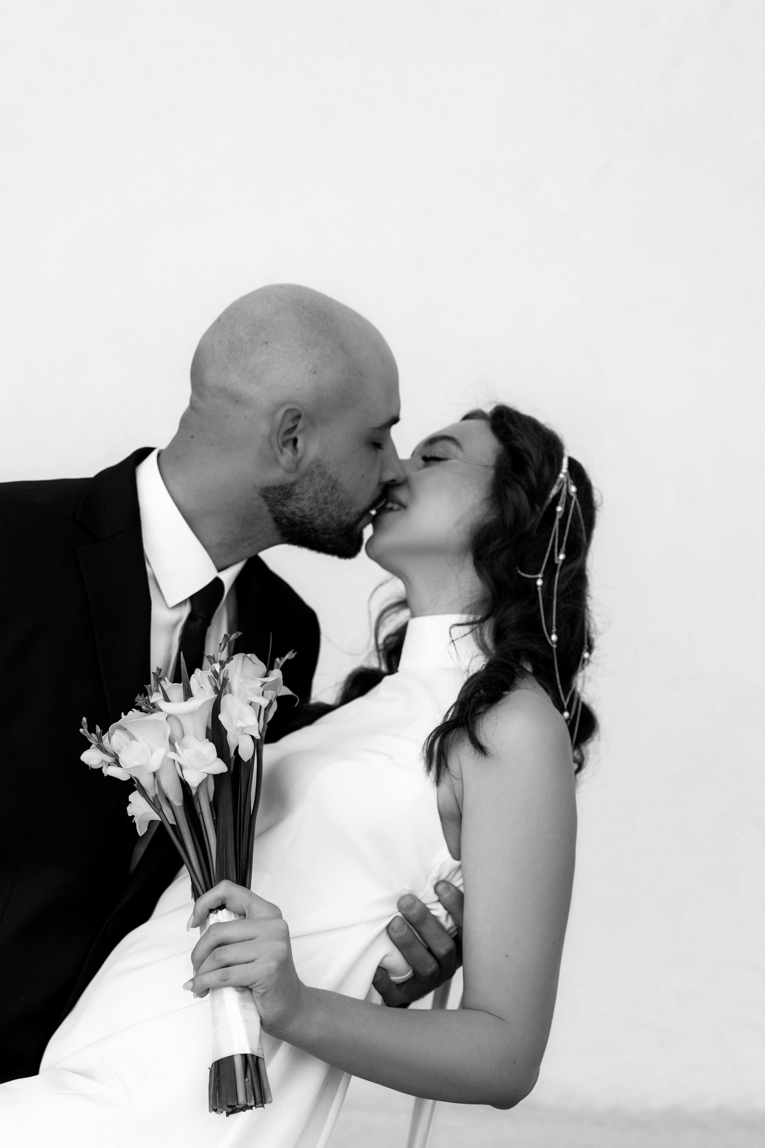 Любовь на фоне старого аэропорта. Ваш семейный фотограф в Минске — Вика Трегубова