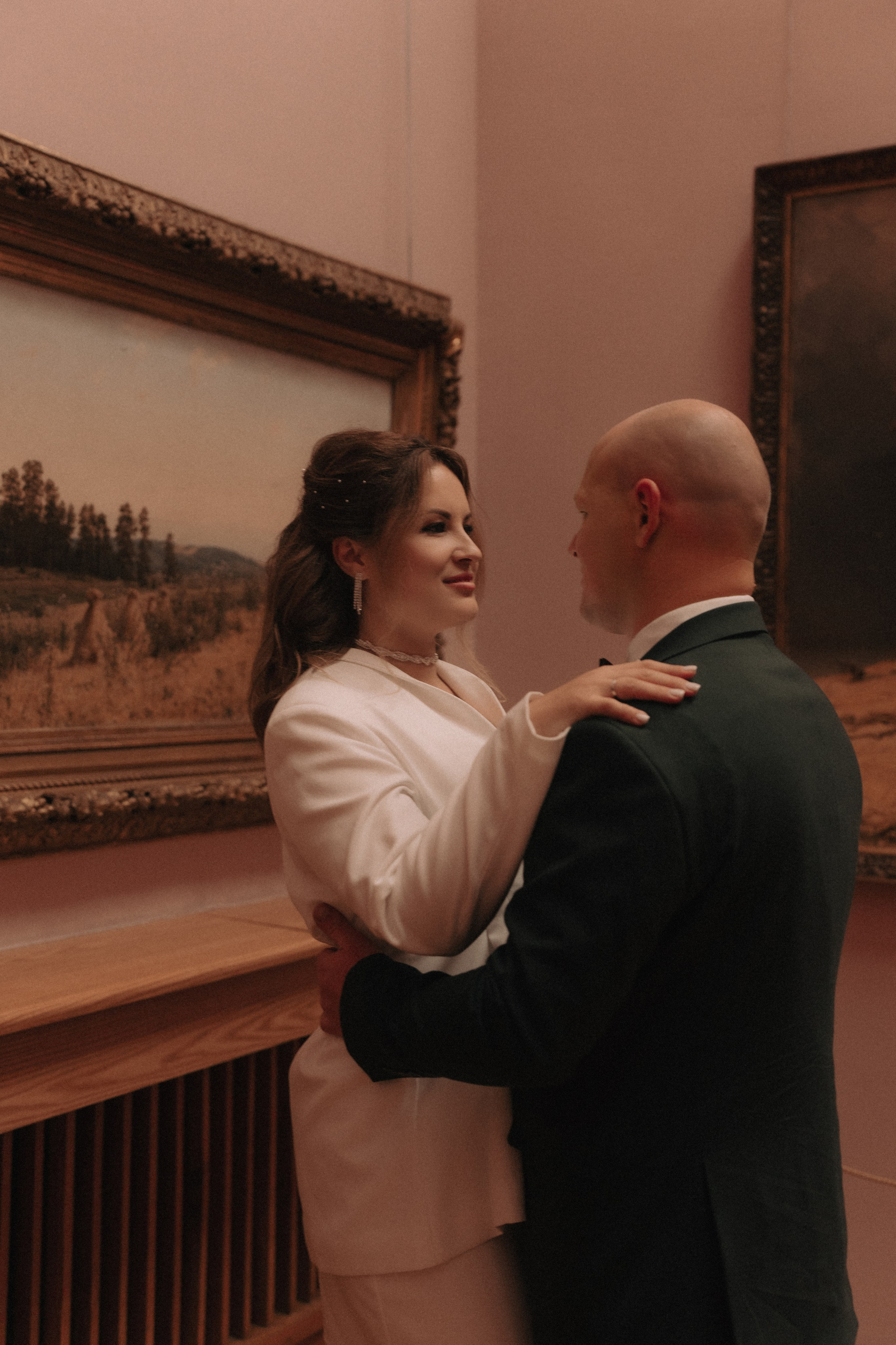 Свадебная фотосессия в музее. Ваш семейный фотограф в Минске — Вика Трегубова