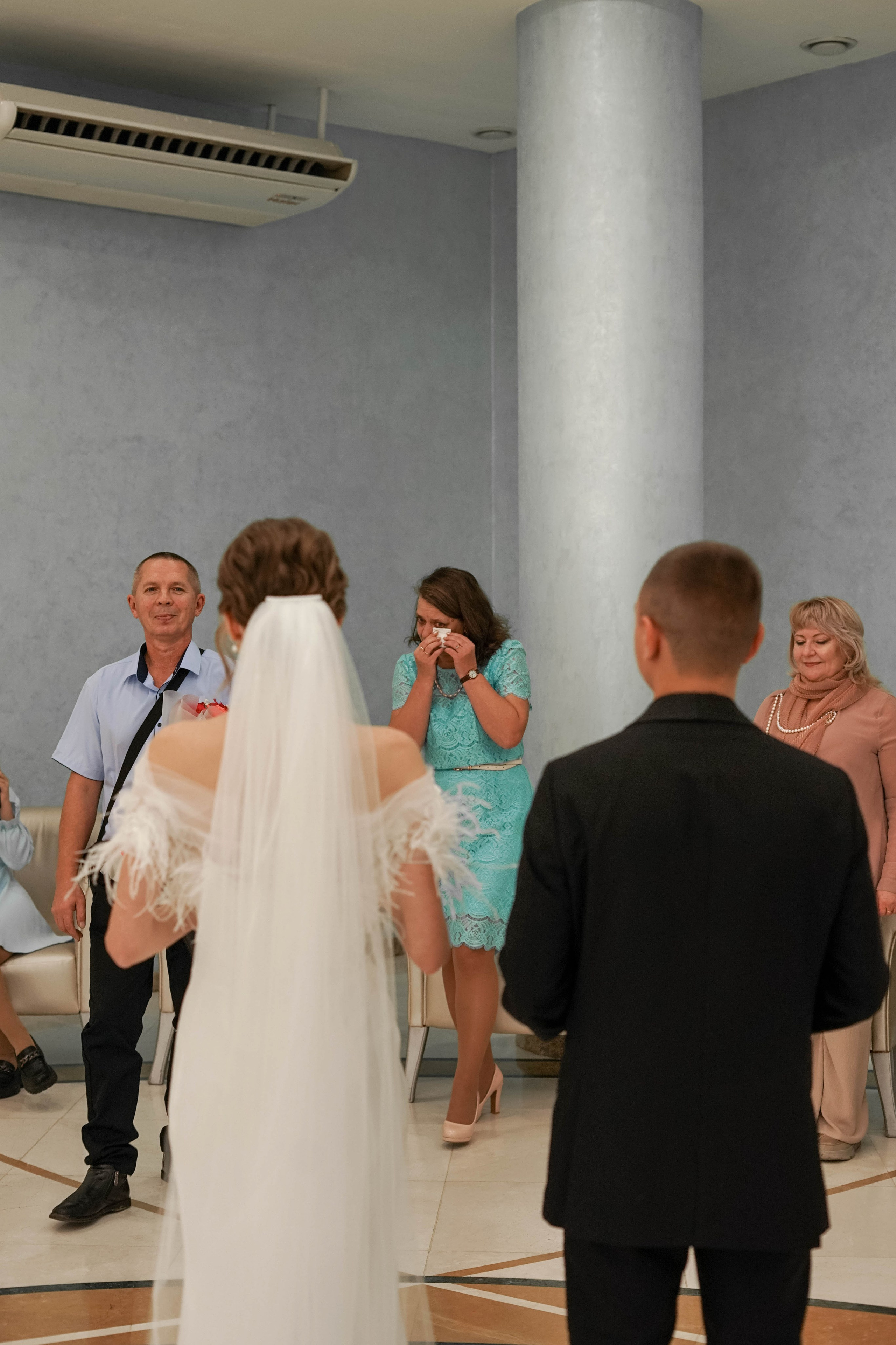 Катя и Олег: регистрация и свадебная съемка в отеле. Фотограф в Иркутске