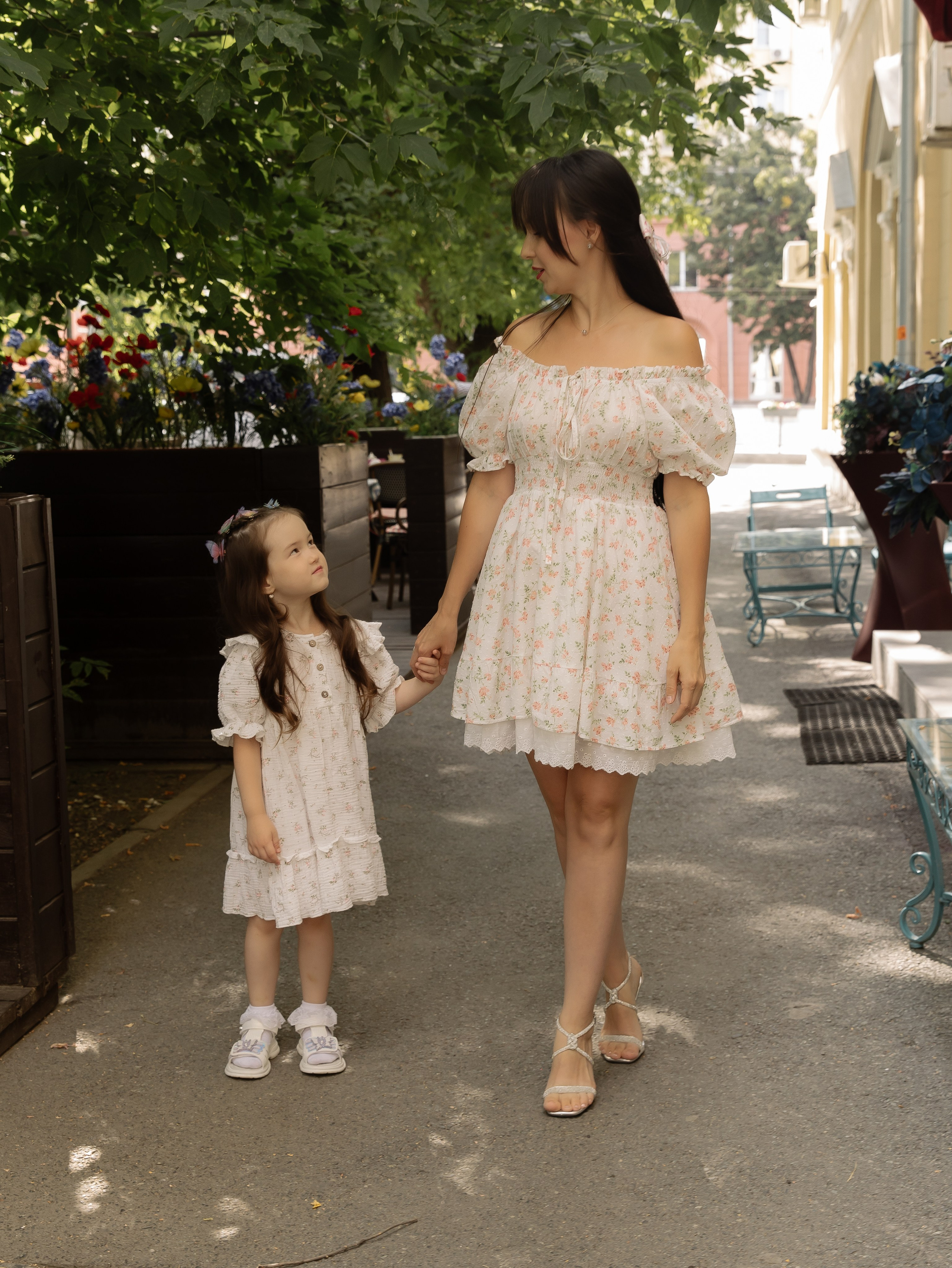 Прогулка мама и дочь. СВАДЕБНЫЙ ФОТОГРАФ ЧЕЛЯБИНСК