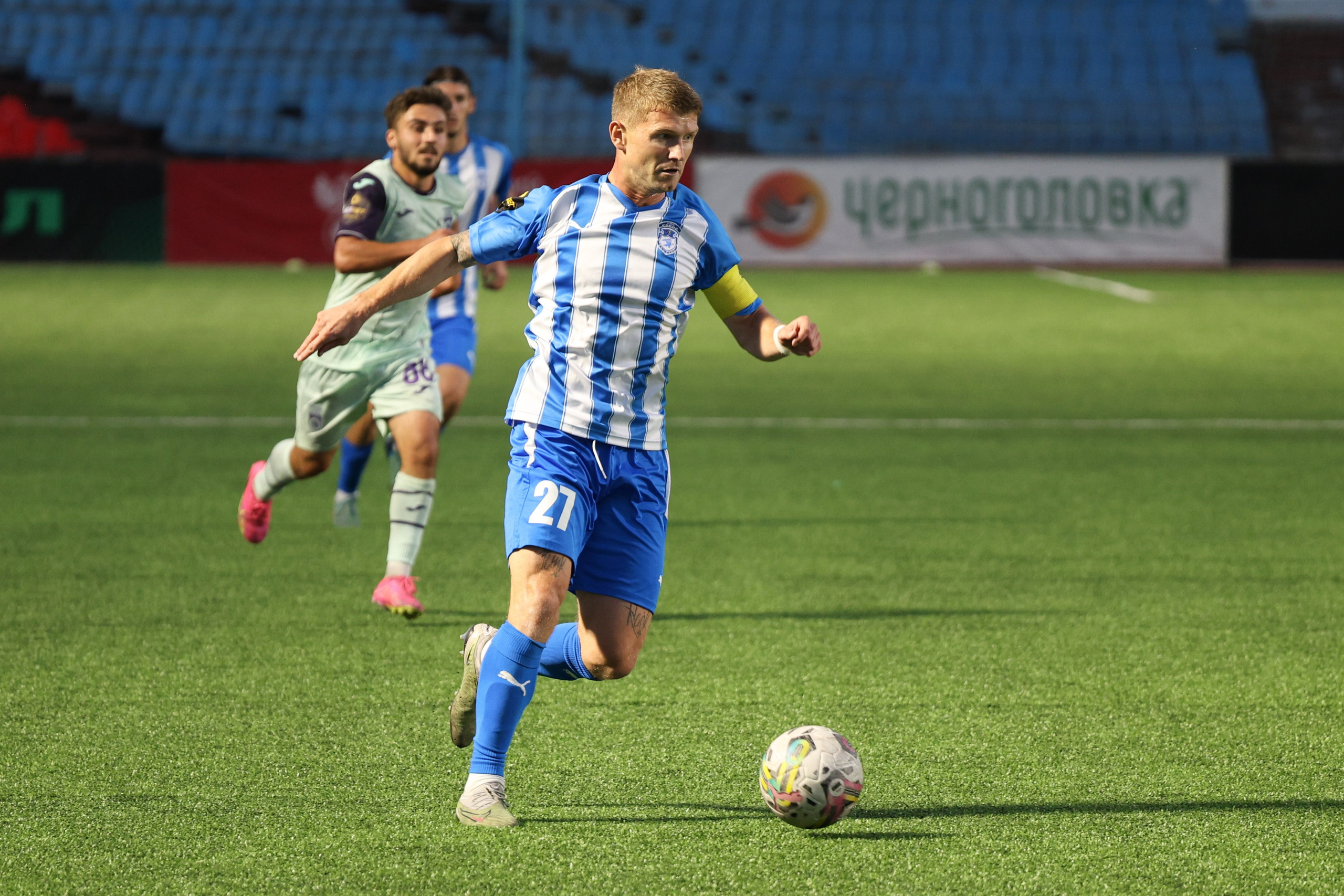 Фото футбольных матчей Первая лига ФНЛ. Фотограф Дмитрий Алексеев