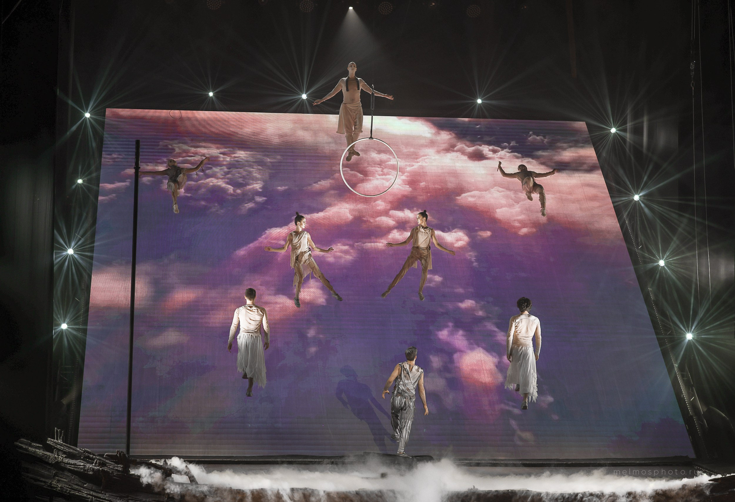 АНТИГРАВИТАЦИЯ. Репортажный, архитектурный, театральный и файн-арт фотограф Лена Мельникова в Москве