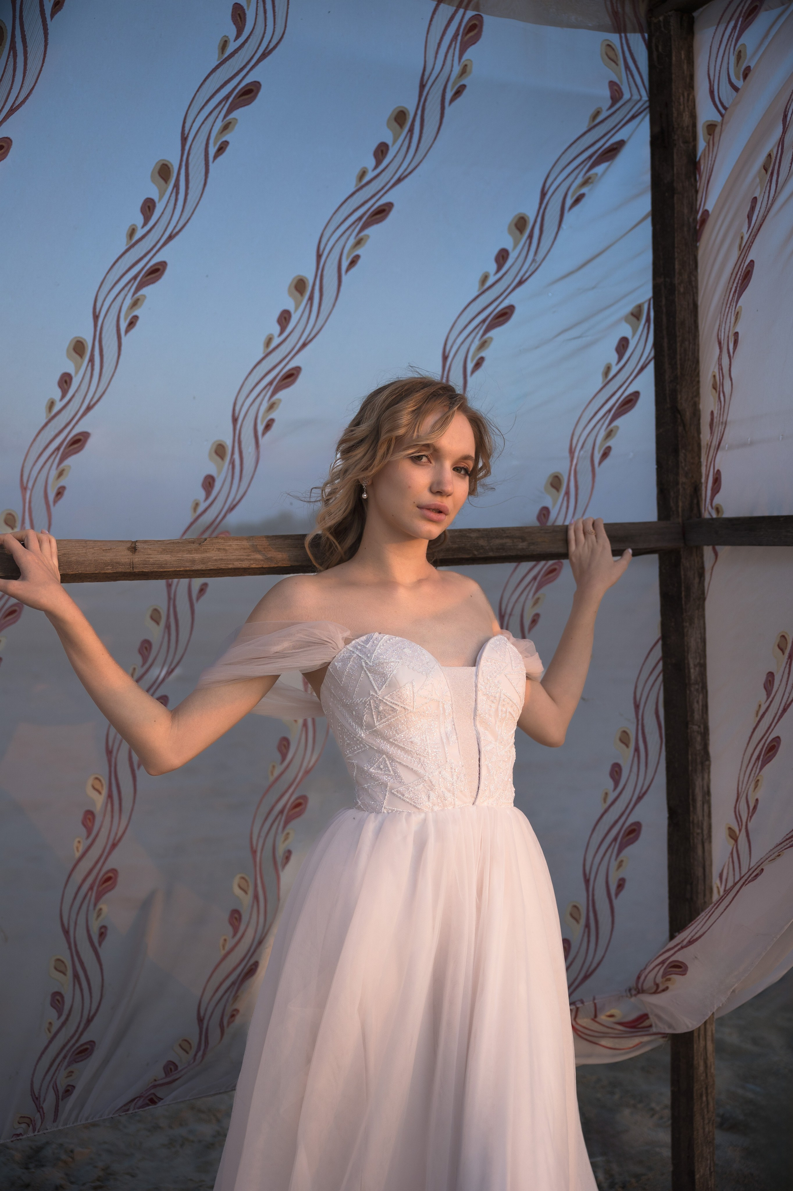 Свадебная фотосессия на берегу. Свадебный фотограф Астрахань