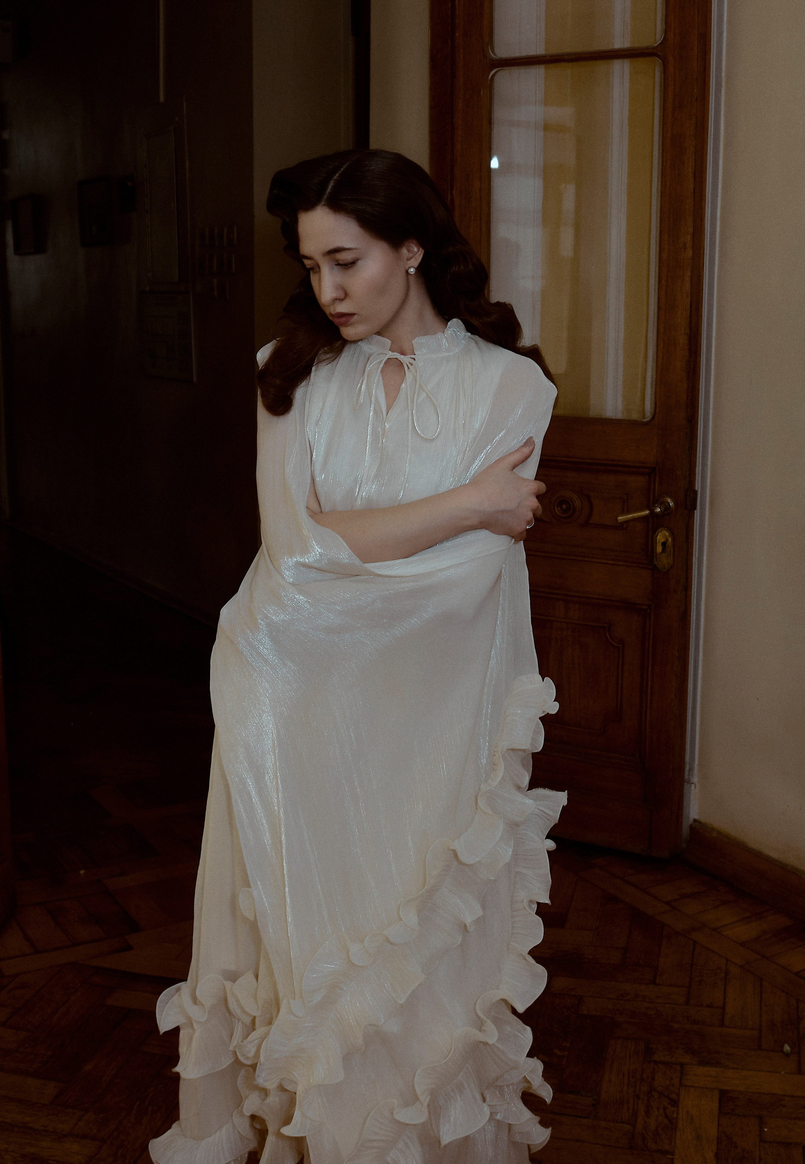 Свадебное лавстори в стенах библиотеки им. Пушкина. Свадебный фотограф в Москве Приятелева Ангелина