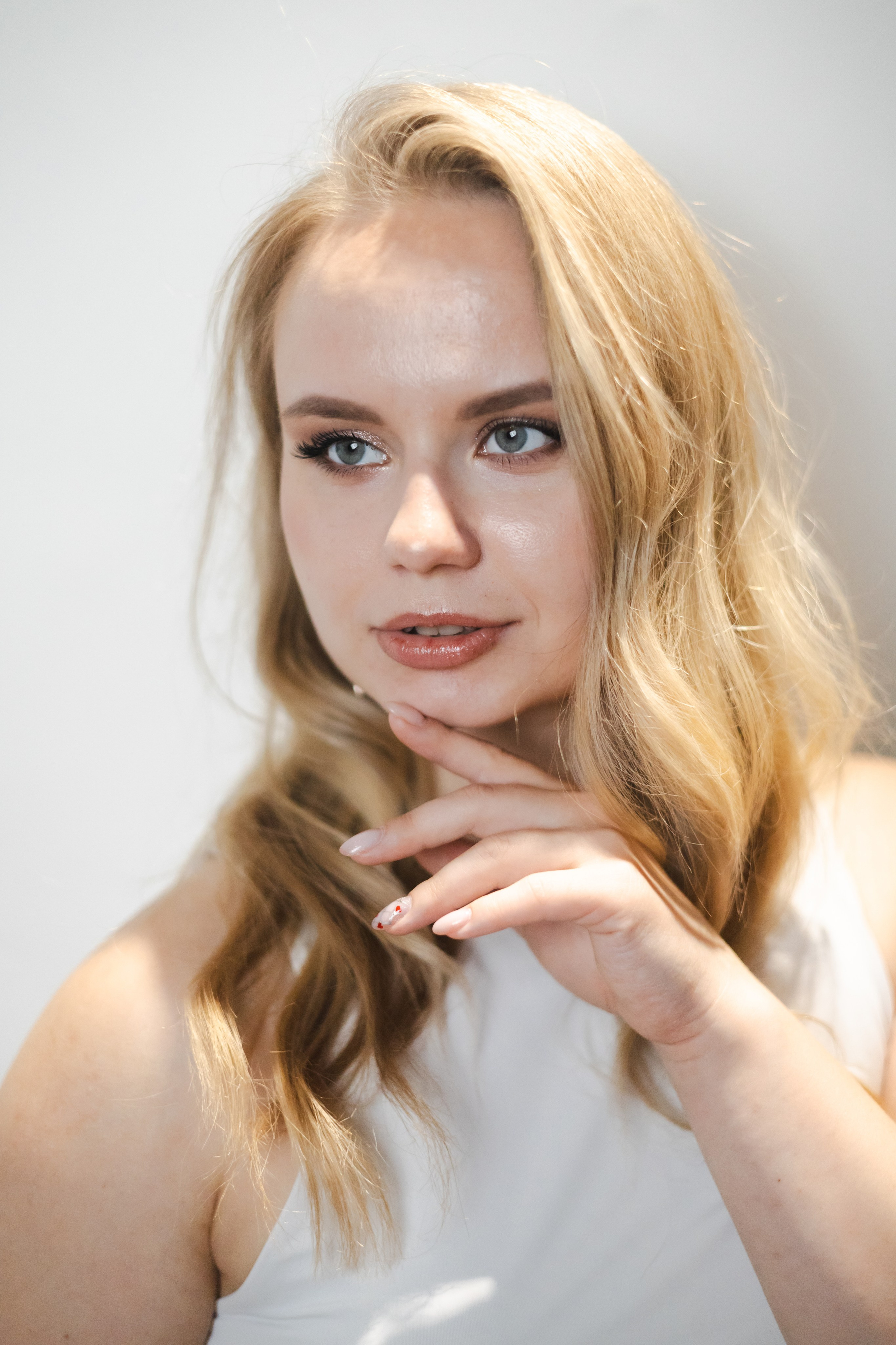 ЖЕНСКИЕ ПОРТРЕТЫ СТУДИЯ 2025. Фотограф Красноярск съемки лавстори, фотосессия в студии, портретная съемка, творческие фотосессии