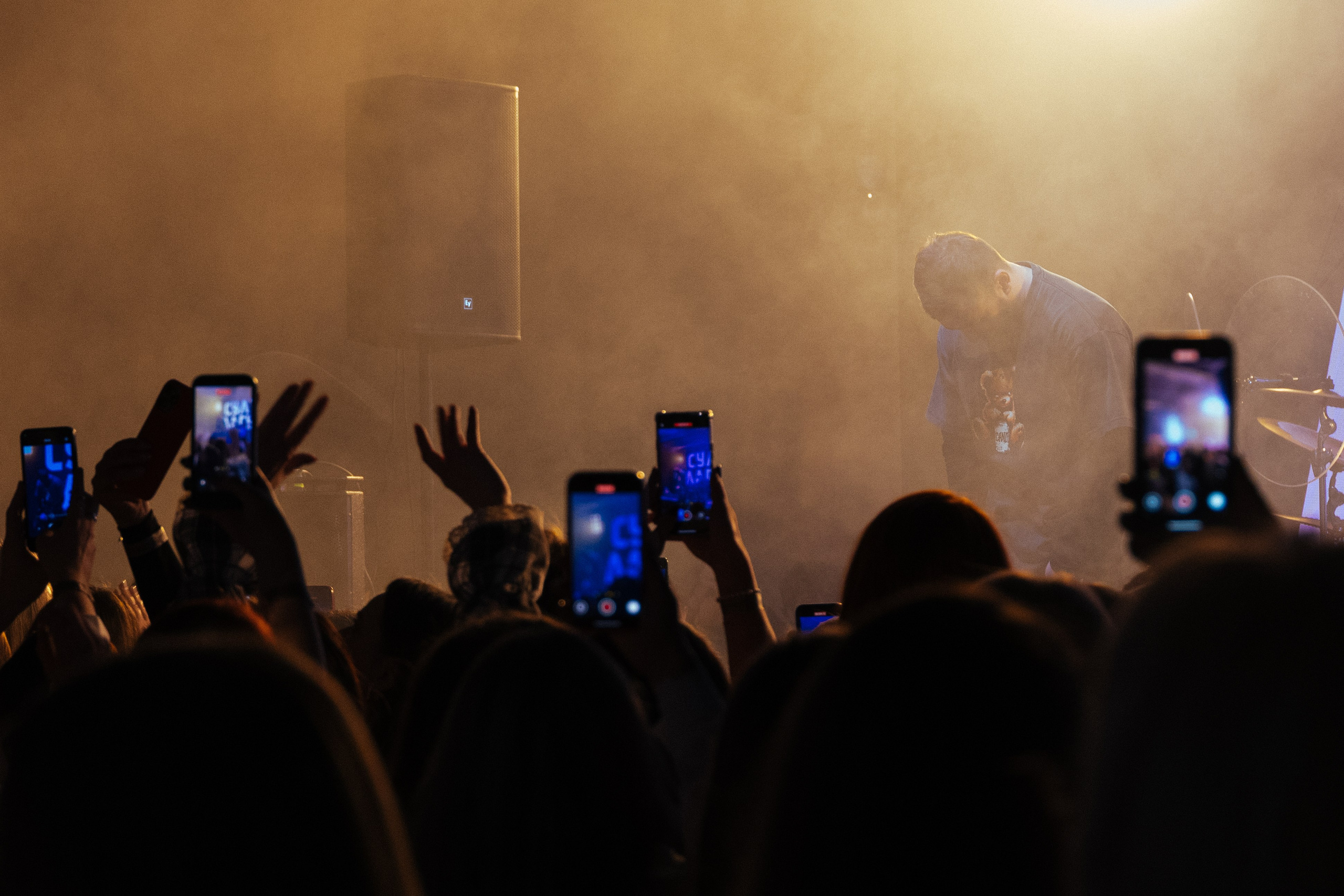 Султан Лагучев в Красноярске 05.03.2026. Фотограф Красноярск съемки лавстори, фотосессия в студии, портретная съемка, творческие фотосессии
