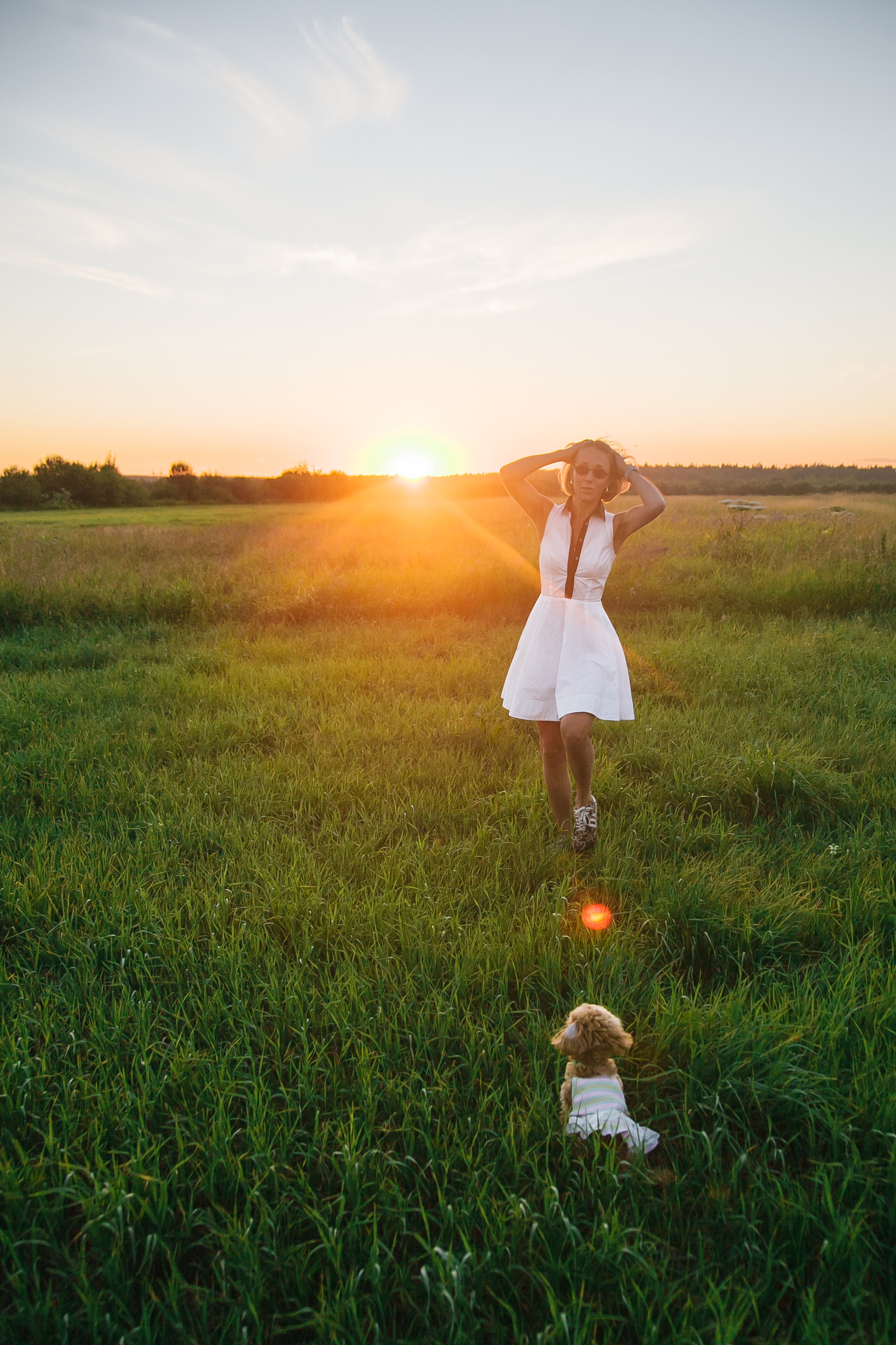 Девушка, закат, собака. Семейный фотограф, свадебный фотограф, женский портрет в Санкт-Петербу