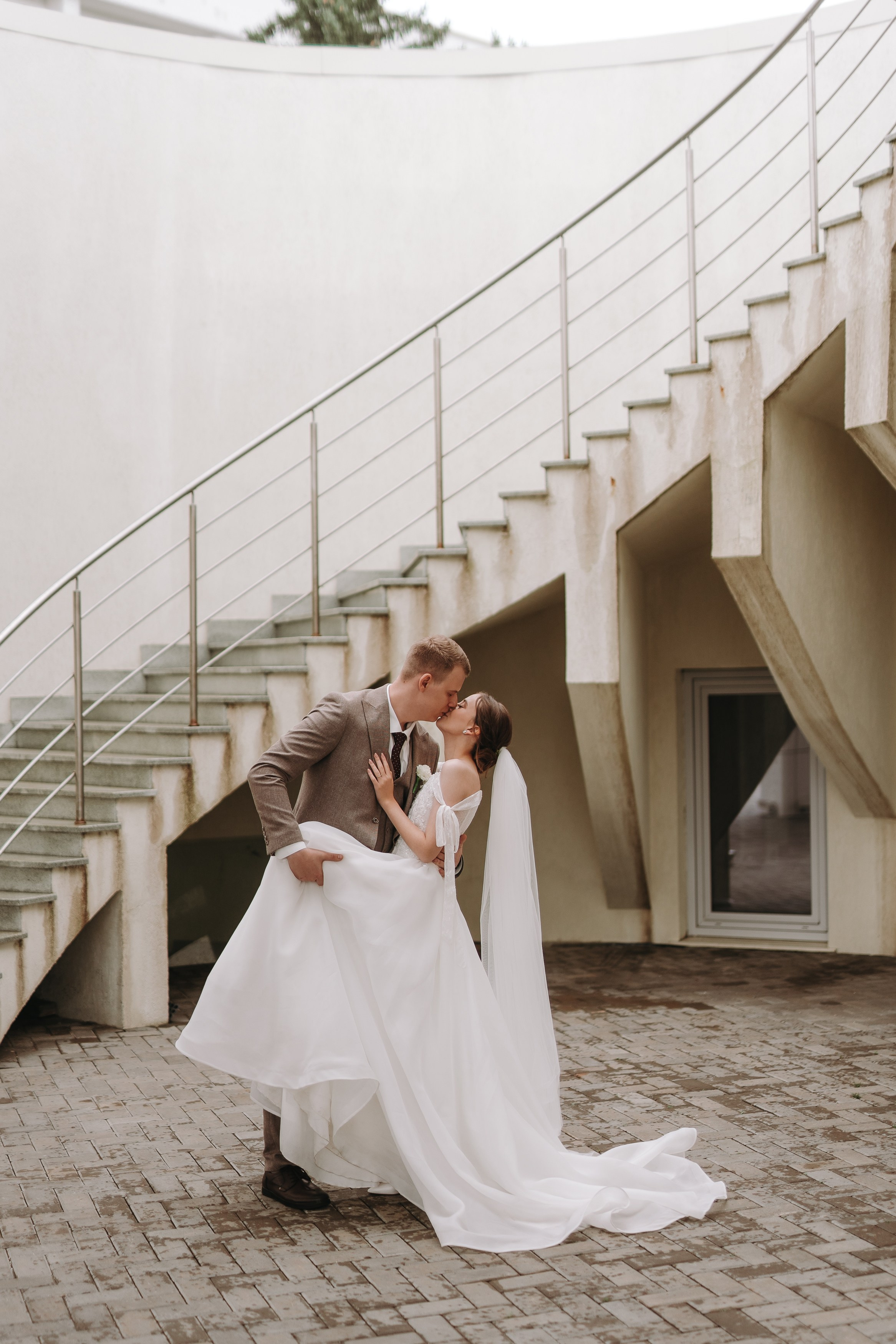 БАНКЕТНЫЙ ЗАЛ ТОРТУГА, ВЕДУЩИЙ АНДРЕЙ ОГНЕВ