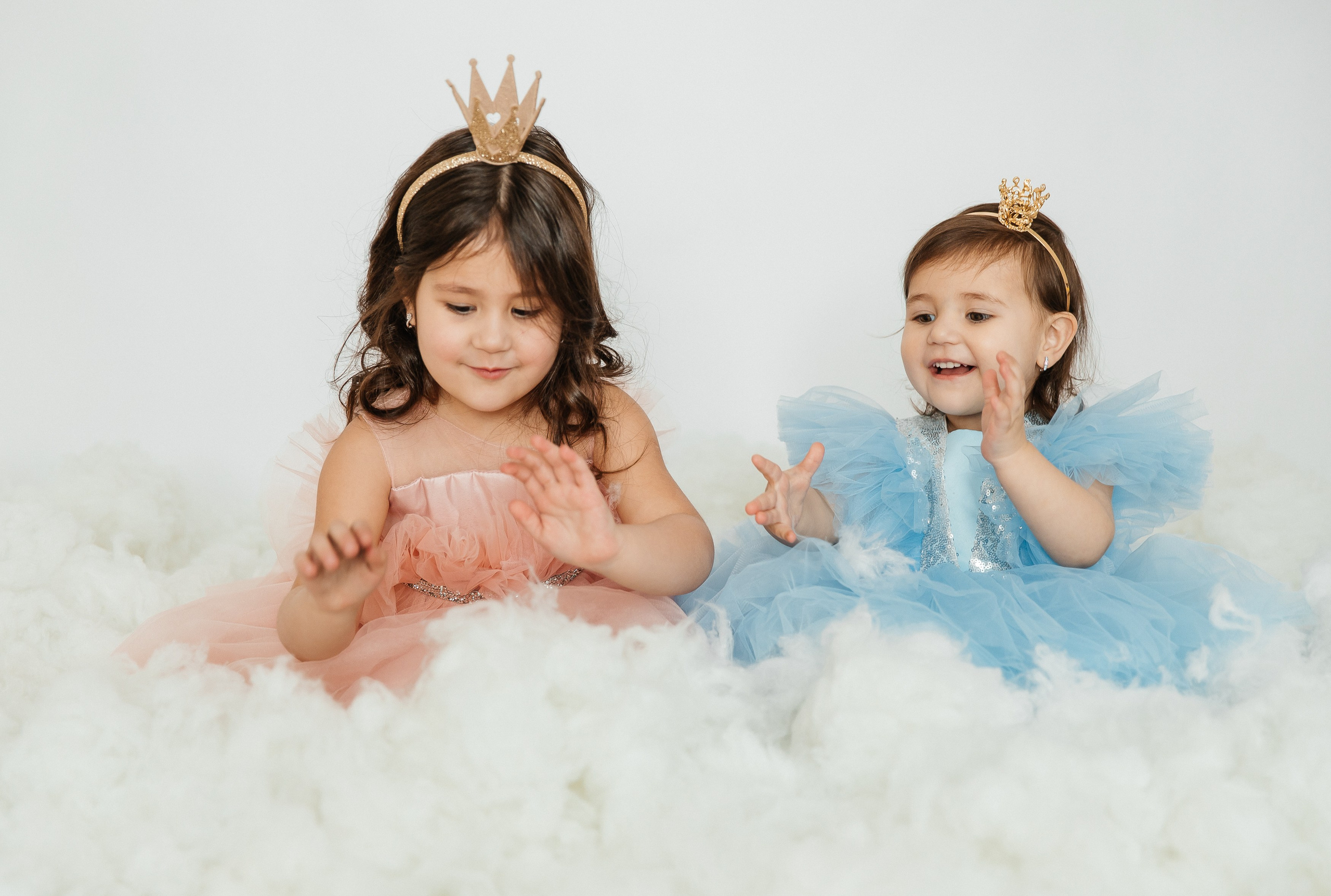 Маюша и Милаша в облаках. Воронистая Анастасия. Фотограф Якутия, Томпонский район