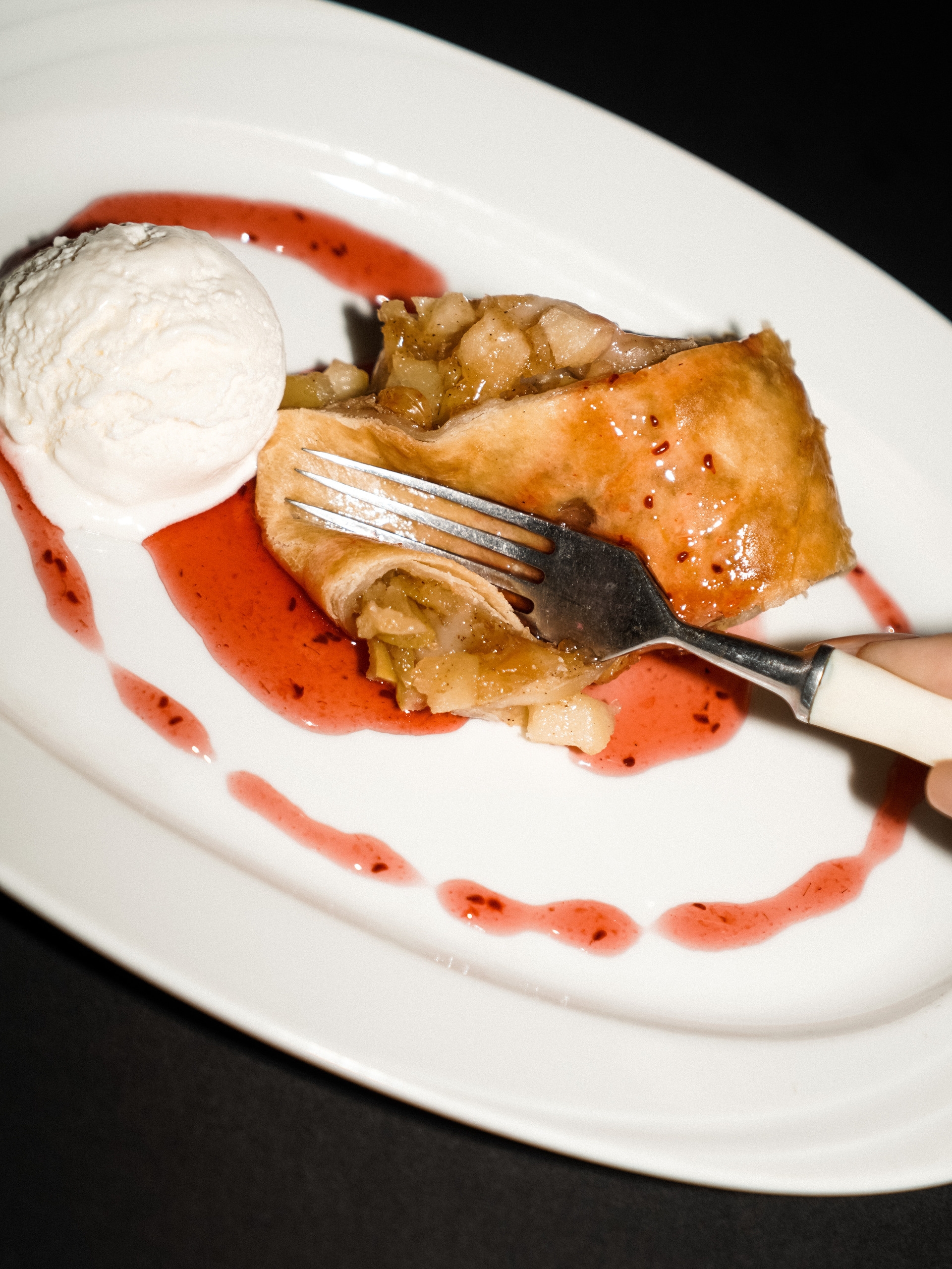 Ресто-бар Кураж. VISUAL ARTIST · KRONGAUZ ANASTASIA