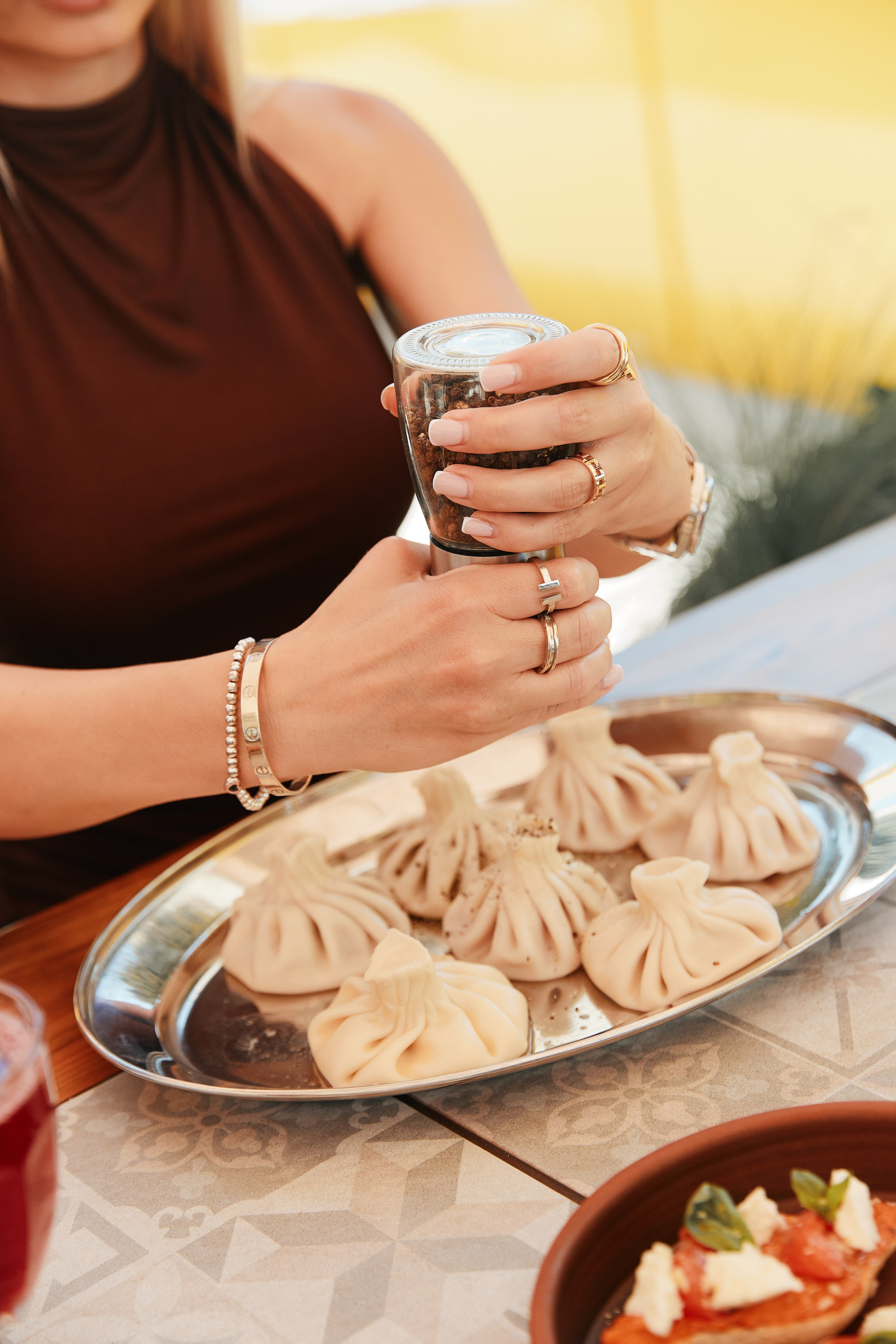 Терраса и завтраки в Старик Хинкалыч ТЦ Сыр 09.07. Свадебный репортажный фотограф краснодар максим дремов дрёмов фотосессия студия цена