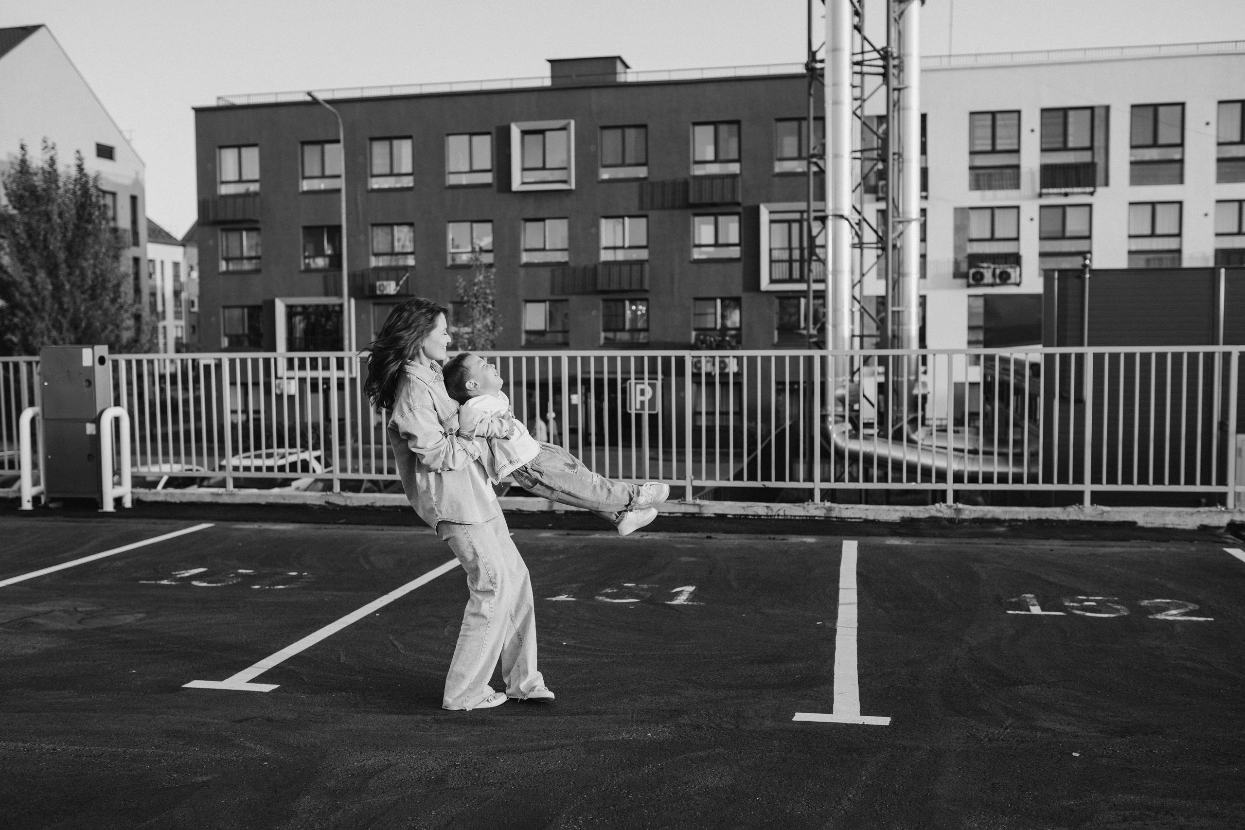 Прогулка в своем дворе. Семейный фотограф в Тюмени  Утенкова Юлия