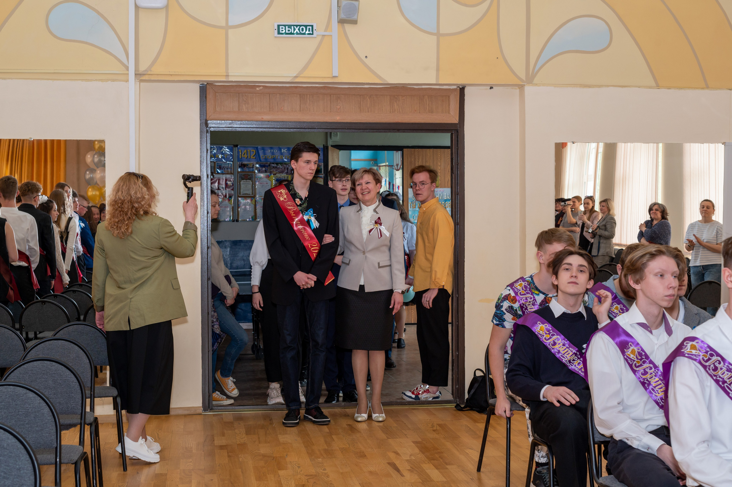 Последний звонок Школа 1412. Детский и семейный фотограф г. Москва Оксана Катаджи