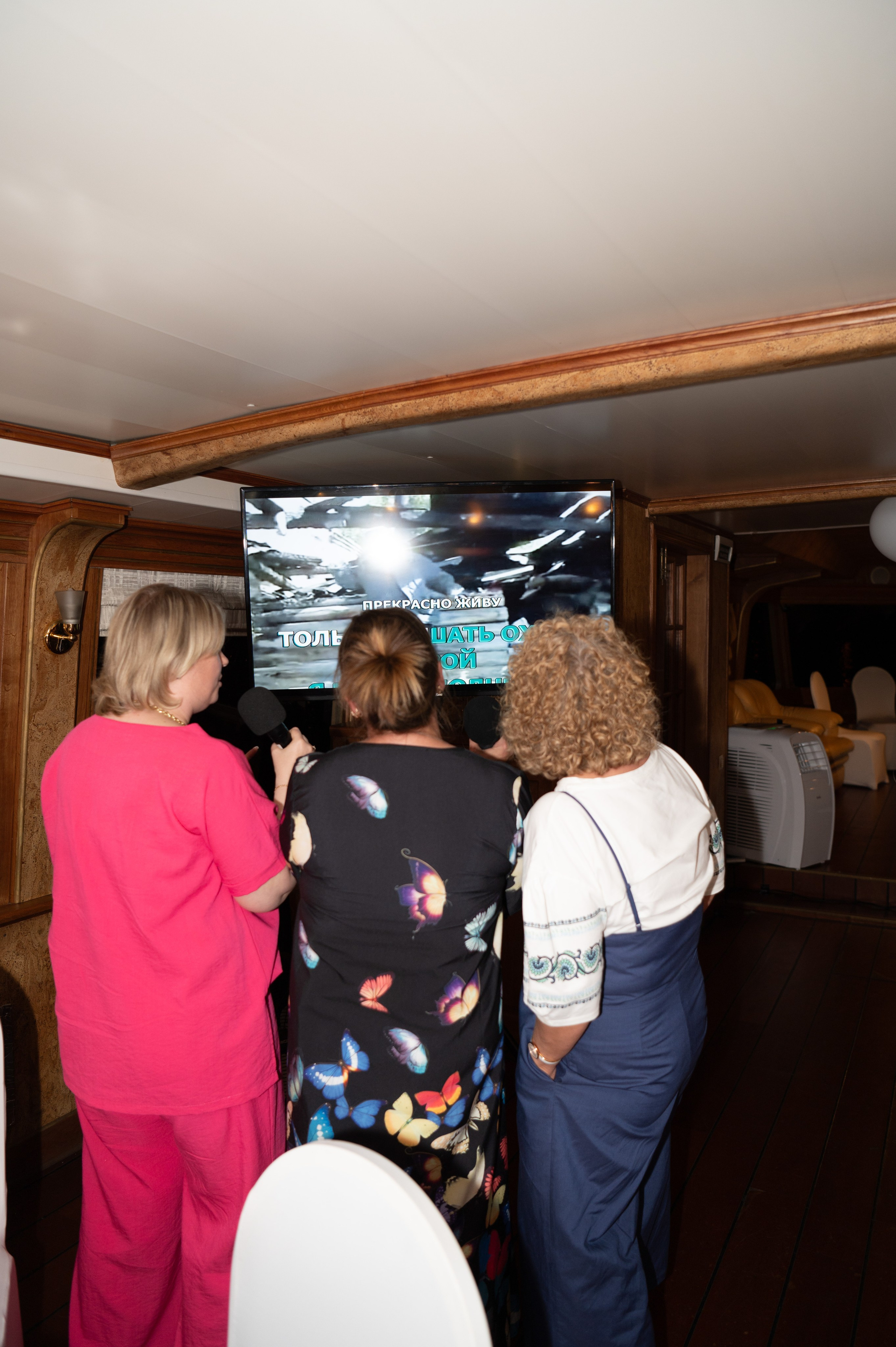 Выпускной вечер 11 класс на теплоходе. Детский и семейный фотограф г. Москва Оксана Катаджи