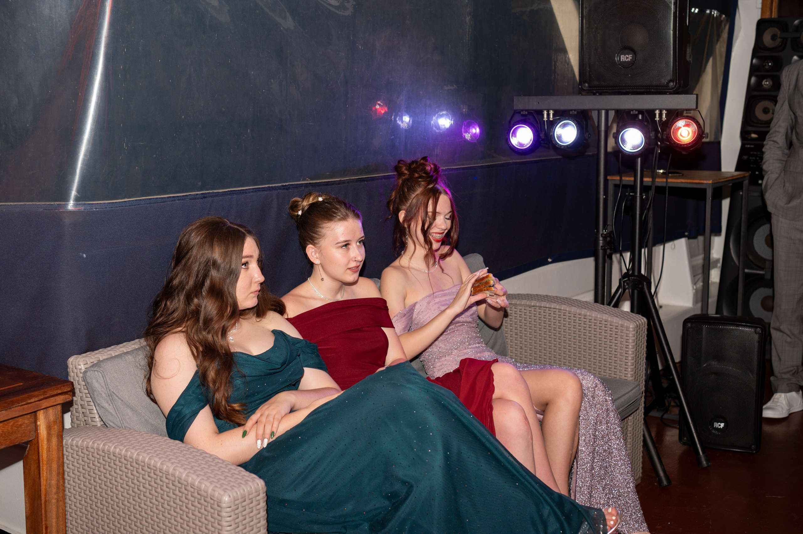 Выпускной вечер 11 класс на теплоходе. Детский и семейный фотограф г. Москва Оксана Катаджи