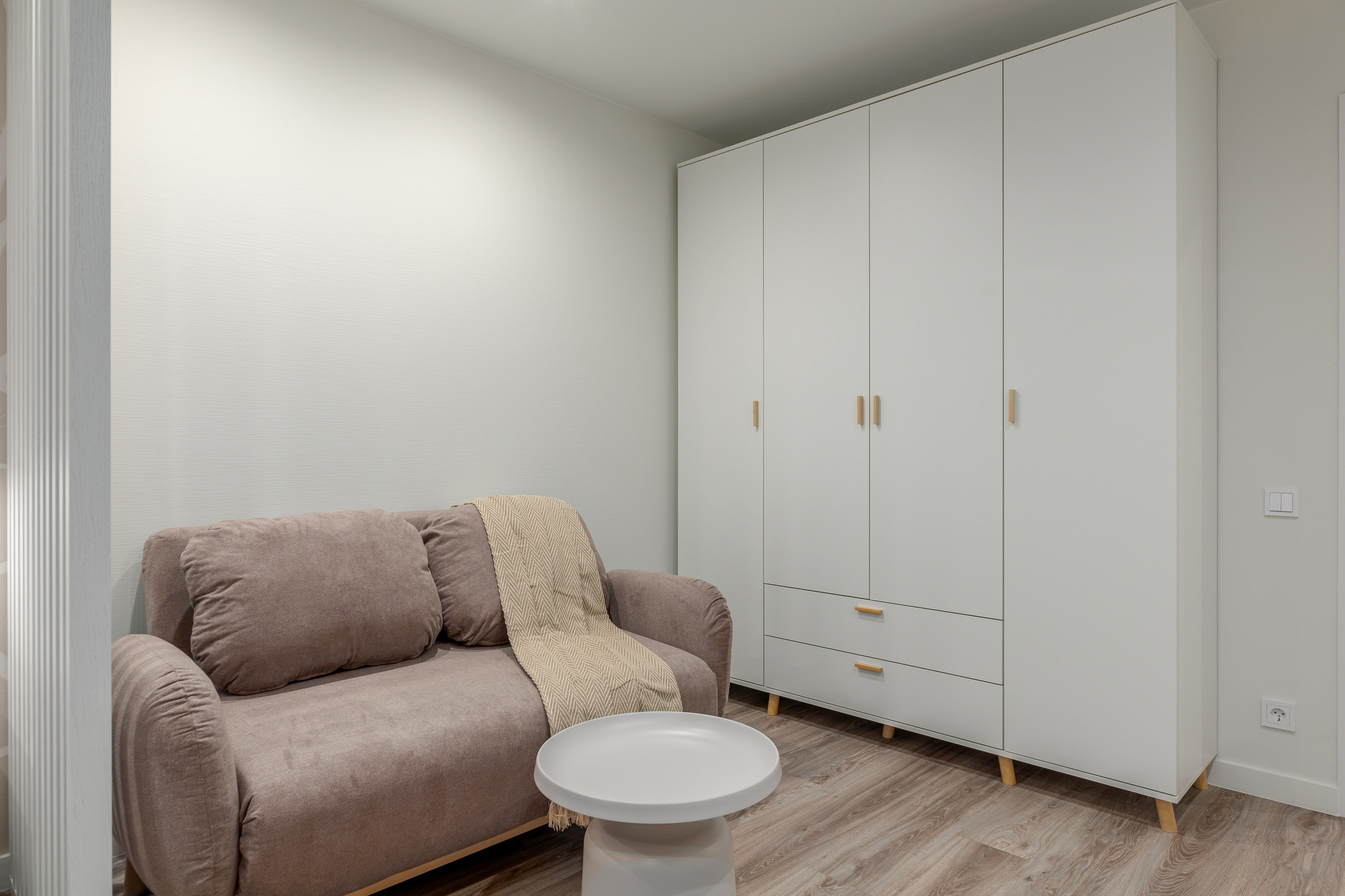 Однокомнатная квартира, Варшавская ул