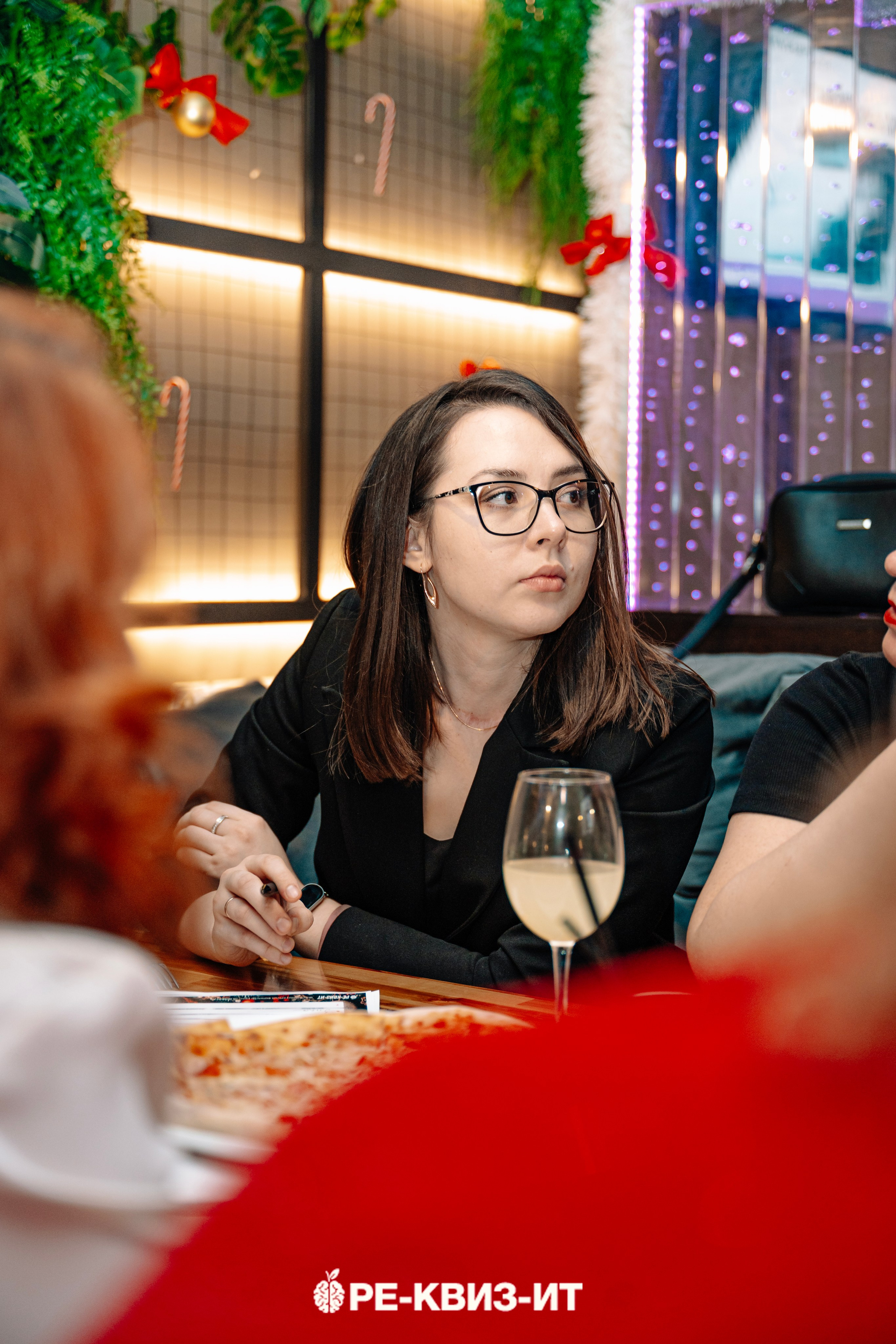 Реквизит — квиз в Зеленодольске и Волжске ZR cafe. Свадебный фотограф в Казани, и Зеленодольске Радик Мухаметов