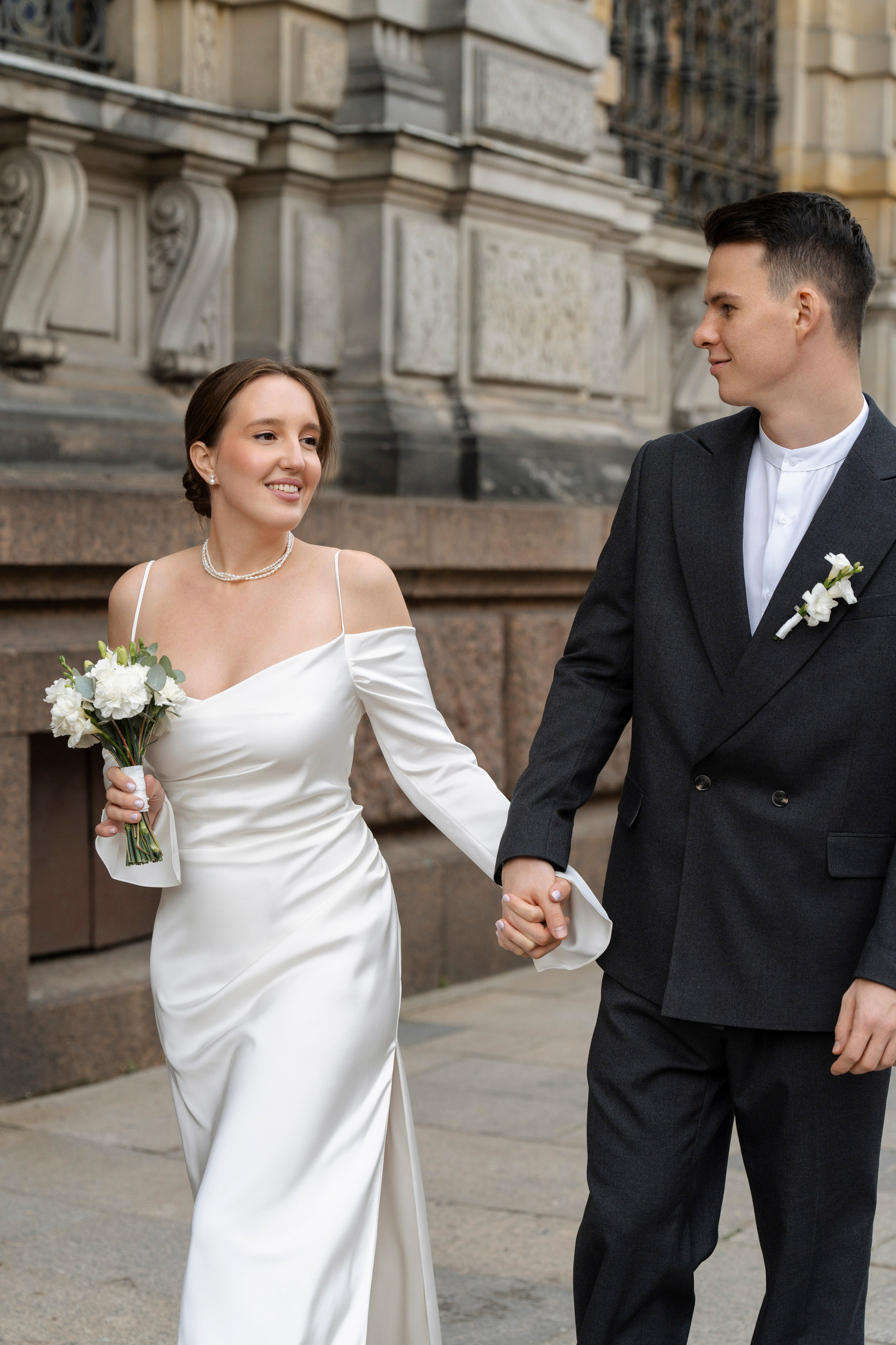 Лёня и Юля. Питер. От утра в отеле до вечеринки в ресторане на заливе. Цифра и плёнка. Свадебный фотограф Катерина Чулкова