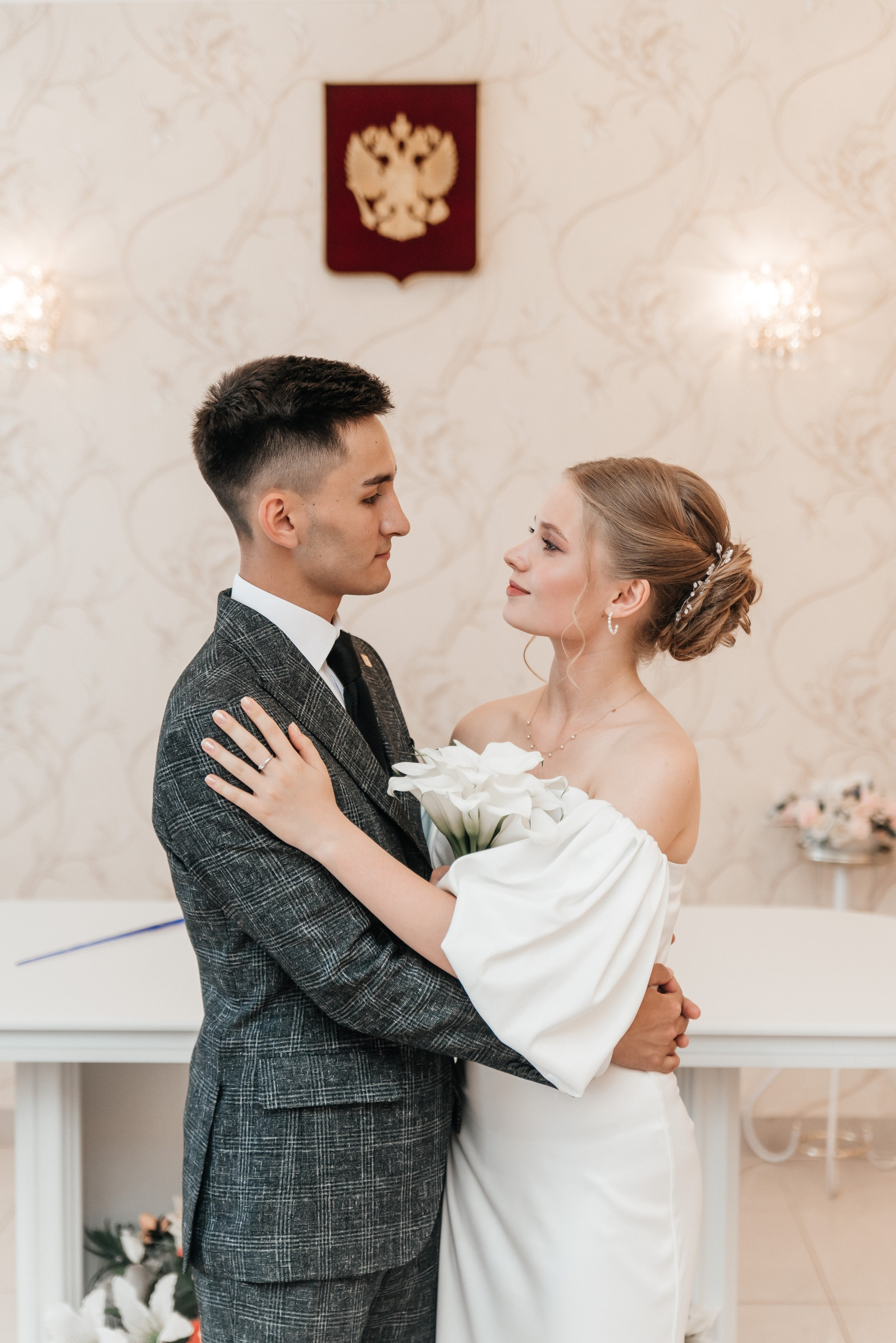 Ангелина и Евгений Загс и прогулка. Меня зовут Александр Литвинчук и я свадебный фотограф в Саратове