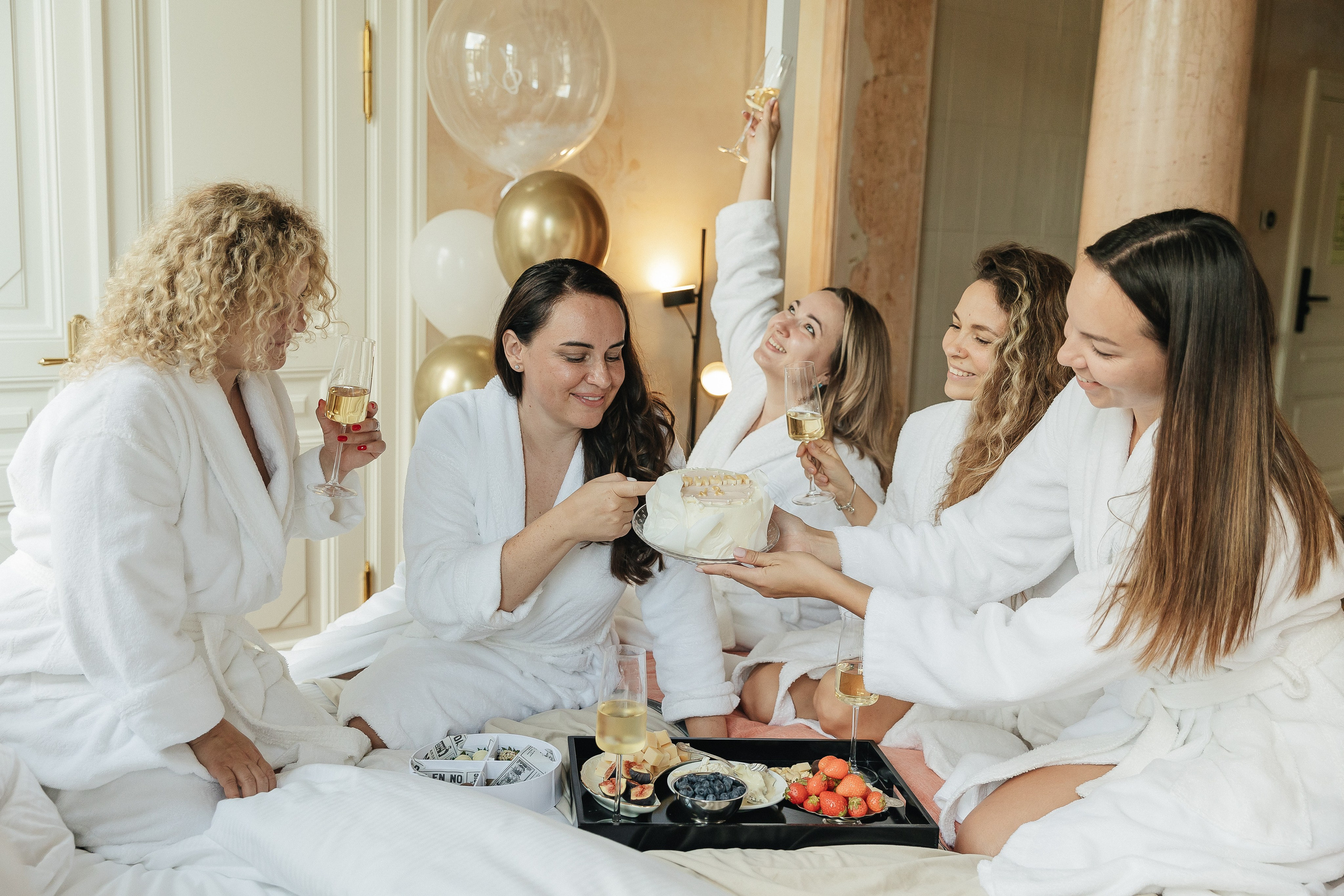Девичник в отеле Twelve seasons. Фотограф Москва, Балашиха, МО. Свадьбы, репортажи, контент, портреты