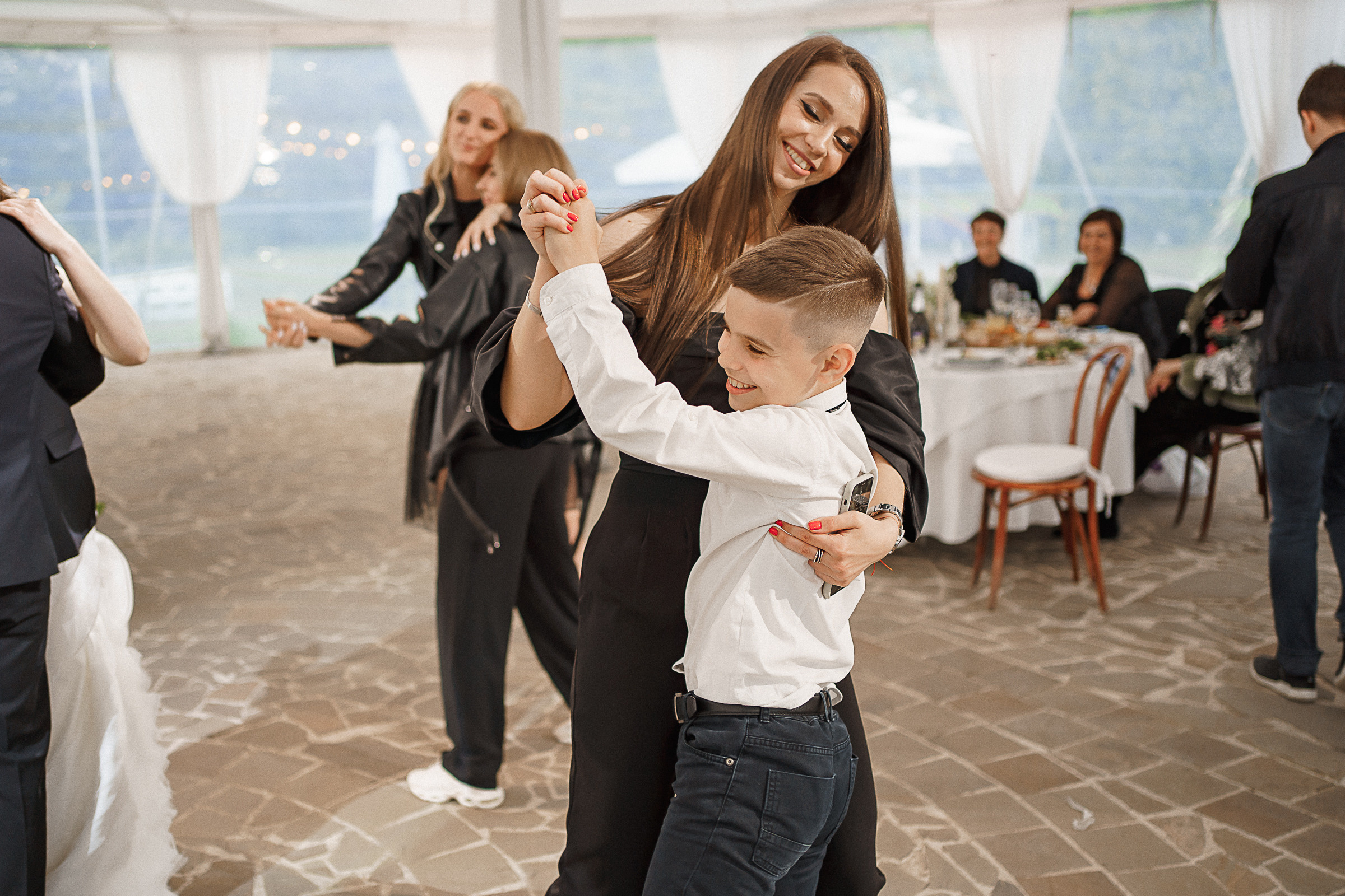 Гости в чёрном. Свадебный фотограф Александр Осипов