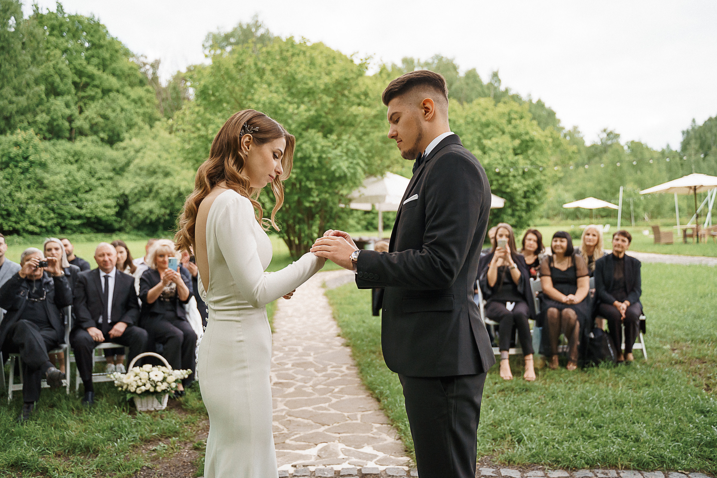 Гости в чёрном. Свадебный фотограф Александр Осипов