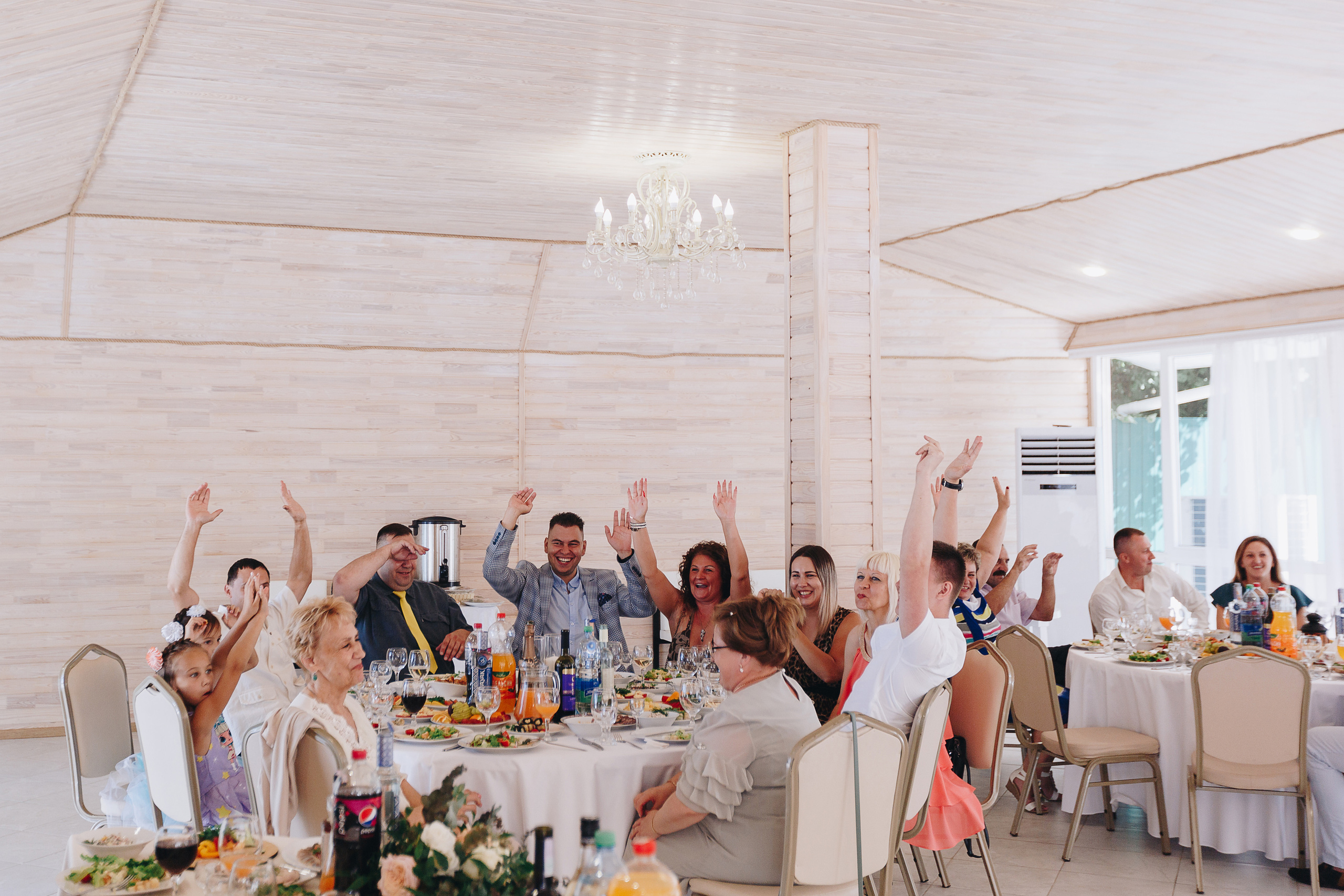 Фото и видео съёмка полного свадебного дня на усадьбе на берегу озера. Свадебный семейный фотограф и видеограф Гомель Минск Беларусь Европа