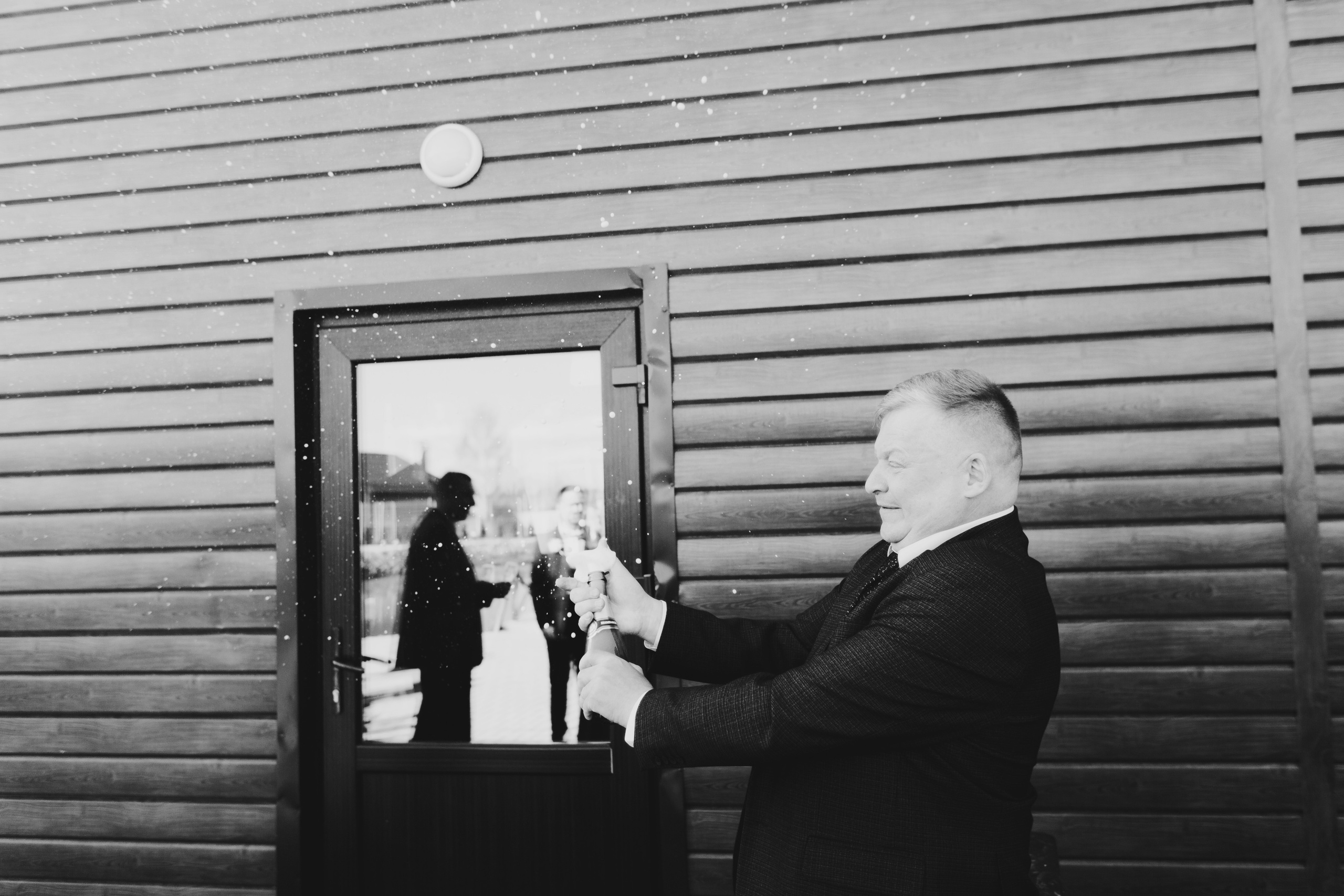 Фото и Видео съёмка полного свадебного дня весной в Жлобине. Свадебный семейный фотограф и видеограф Гомель Минск Беларусь Европа