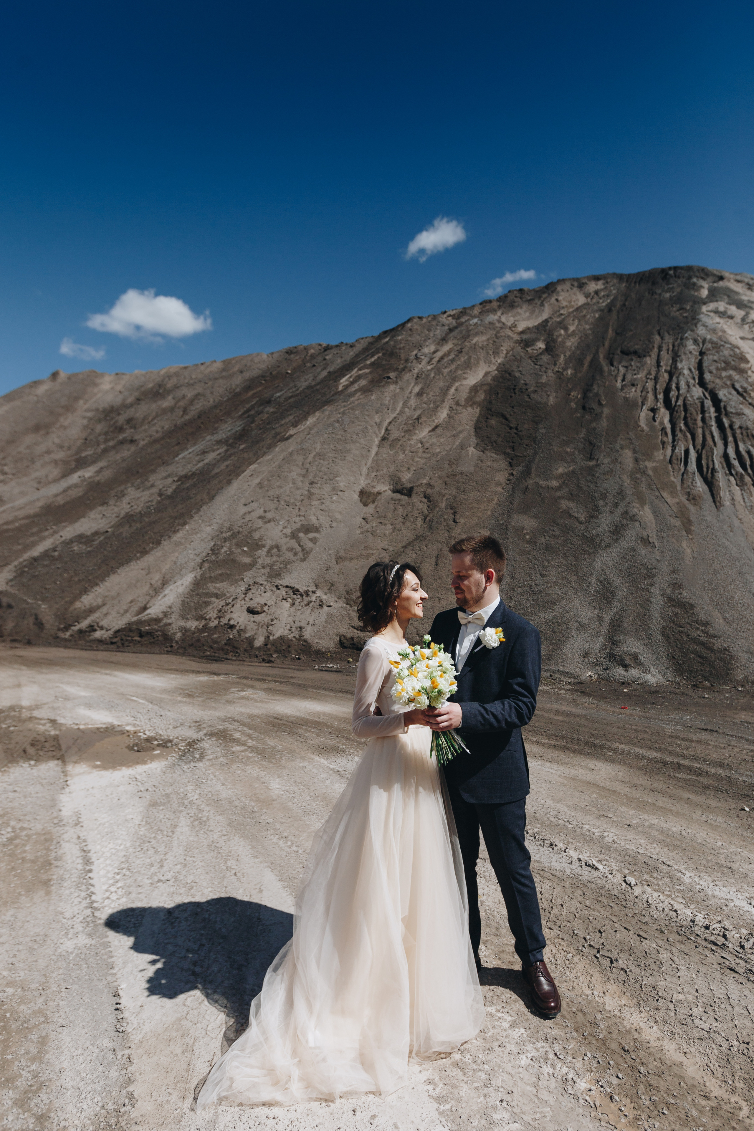 Фото и Видео съёмка полного свадебного дня весной в Жлобине. Свадебный семейный фотограф и видеограф Гомель Минск Беларусь Европа