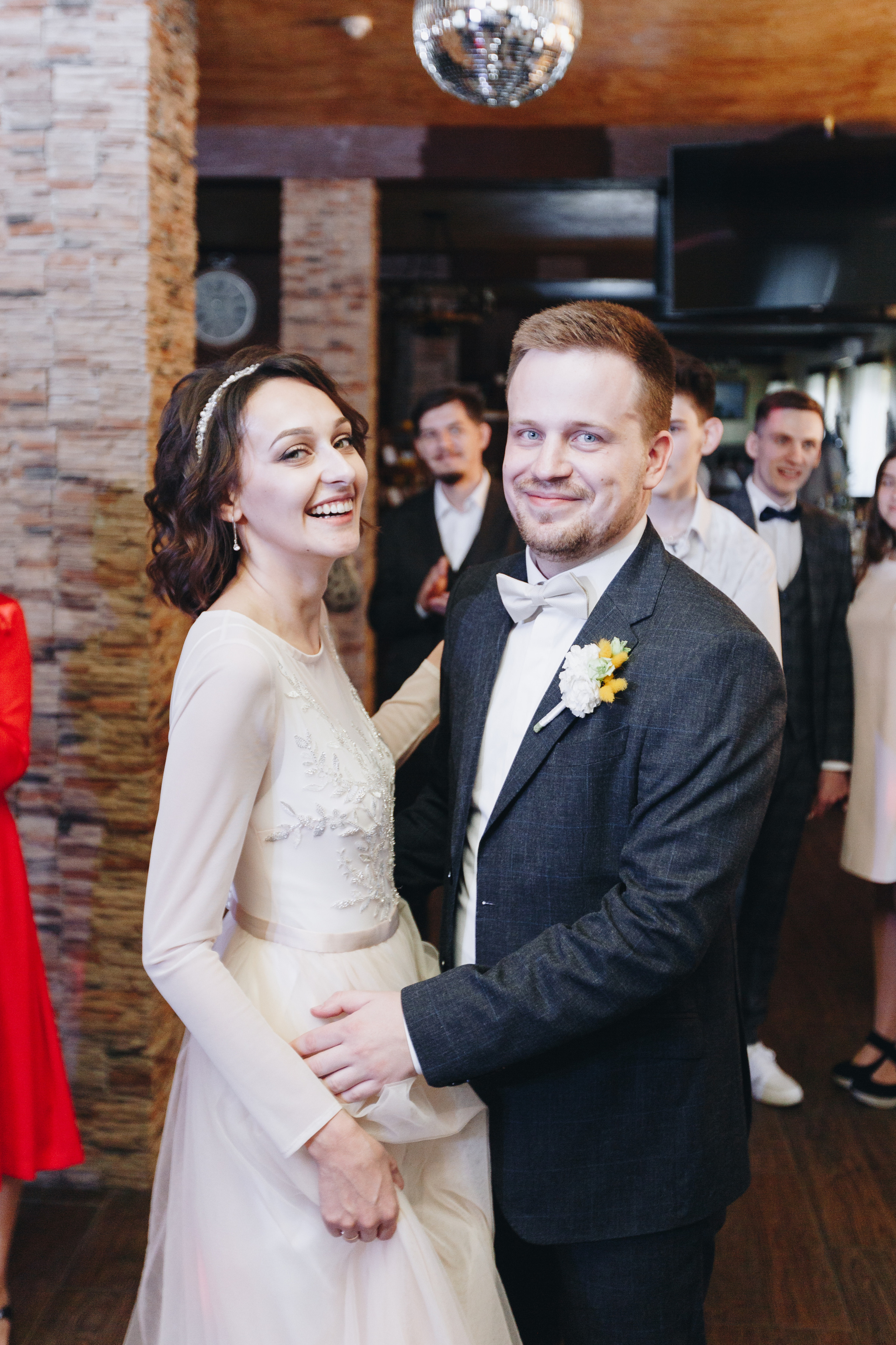 Фото и Видео съёмка полного свадебного дня весной в Жлобине. Свадебный семейный фотограф и видеограф Гомель Минск Беларусь Европа