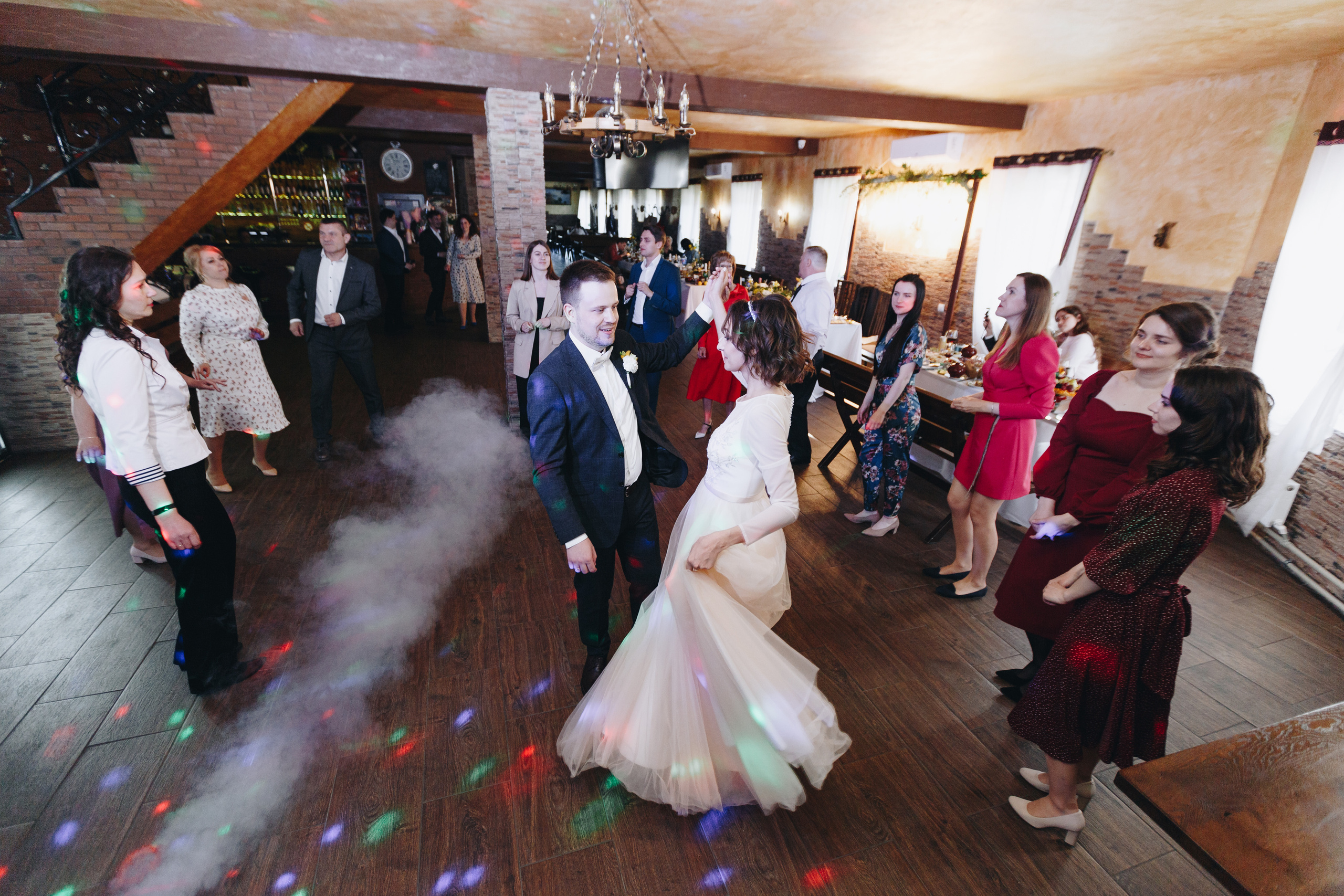 Фото и Видео съёмка полного свадебного дня весной в Жлобине. Свадебный семейный фотограф и видеограф Гомель Минск Беларусь Европа