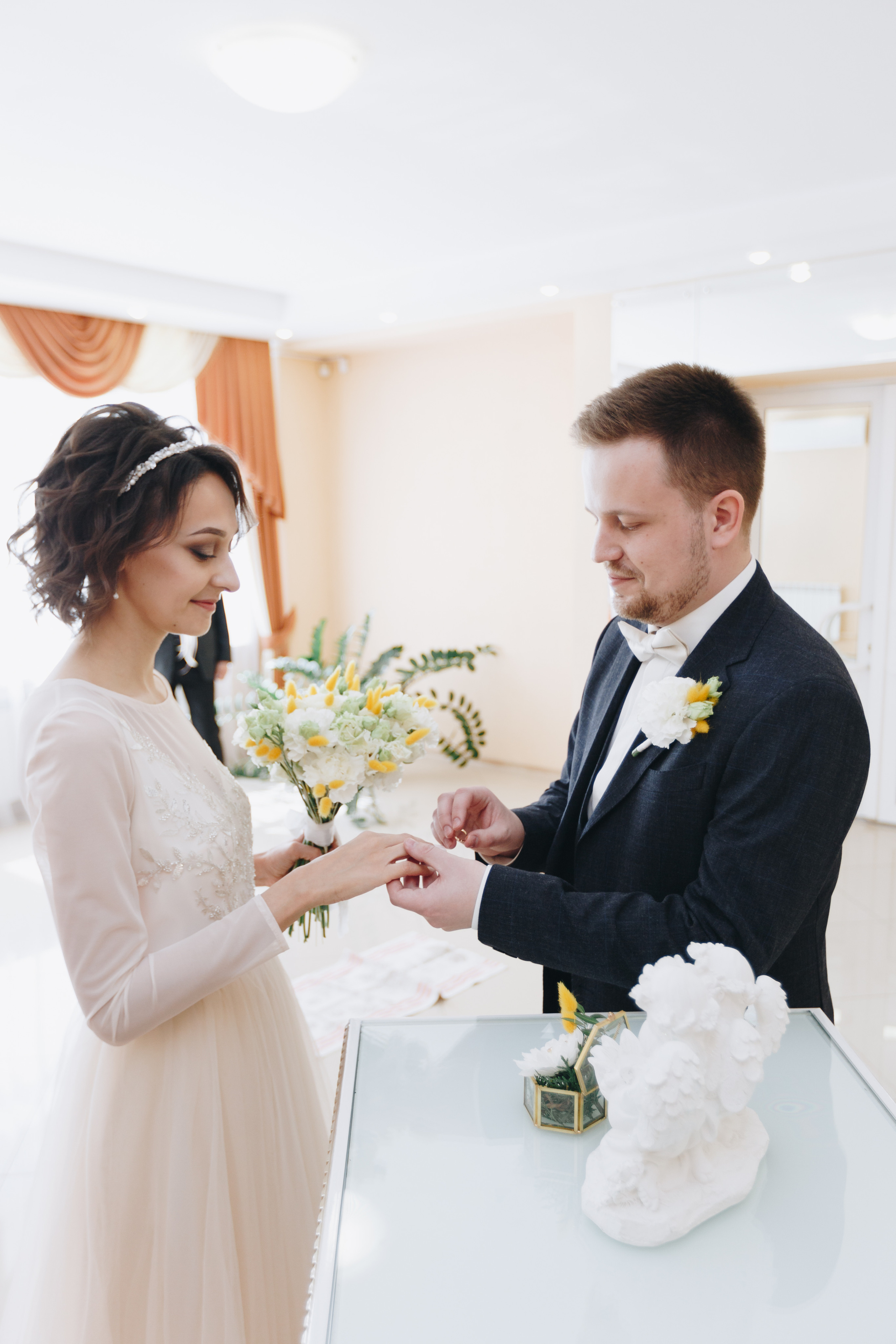 Фото и Видео съёмка полного свадебного дня весной в Жлобине. Свадебный семейный фотограф и видеограф Гомель Минск Беларусь Европа