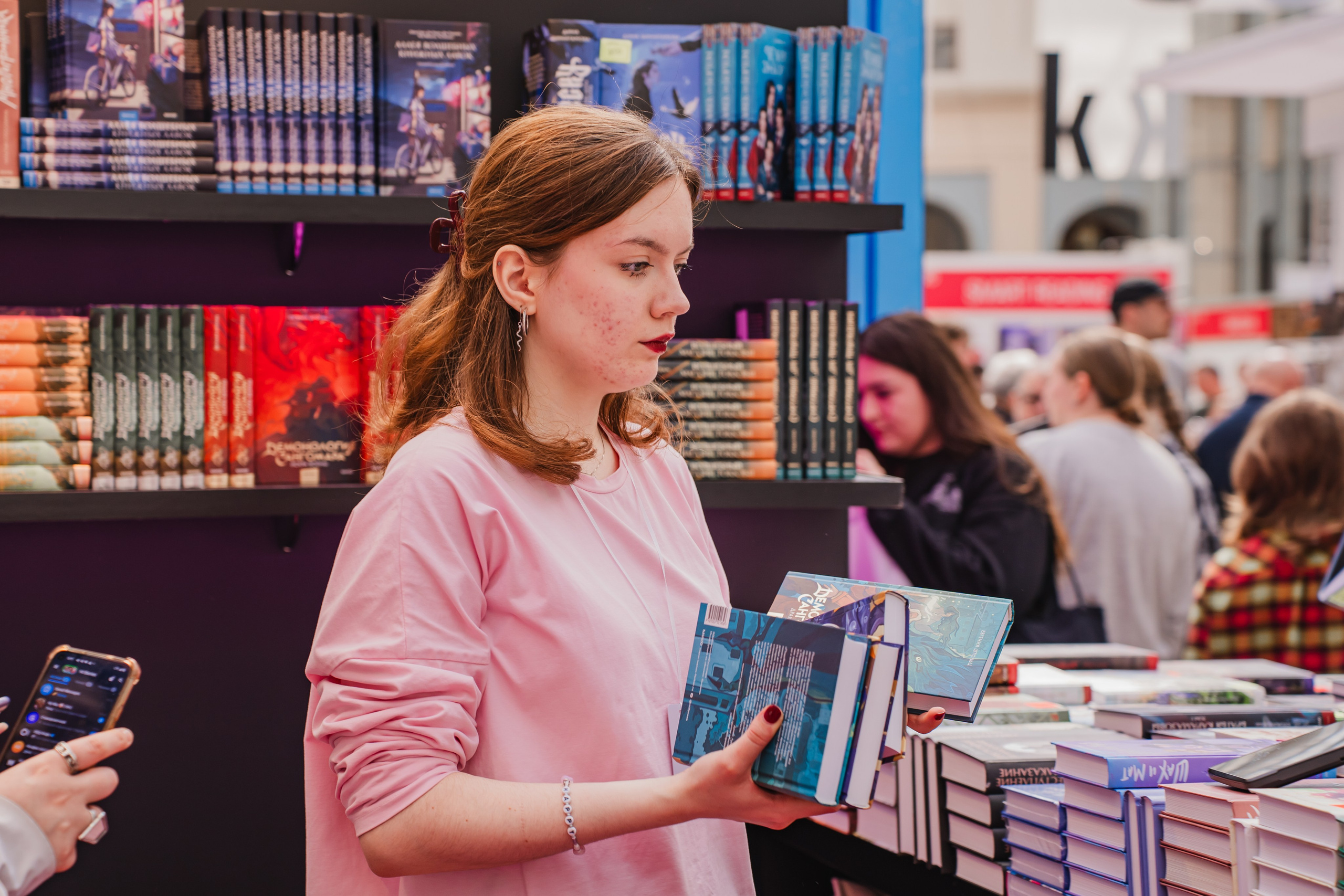 МИФ Non/fictio№ 2025 стенды. Репортажный фотограф Анастасия Рубцова