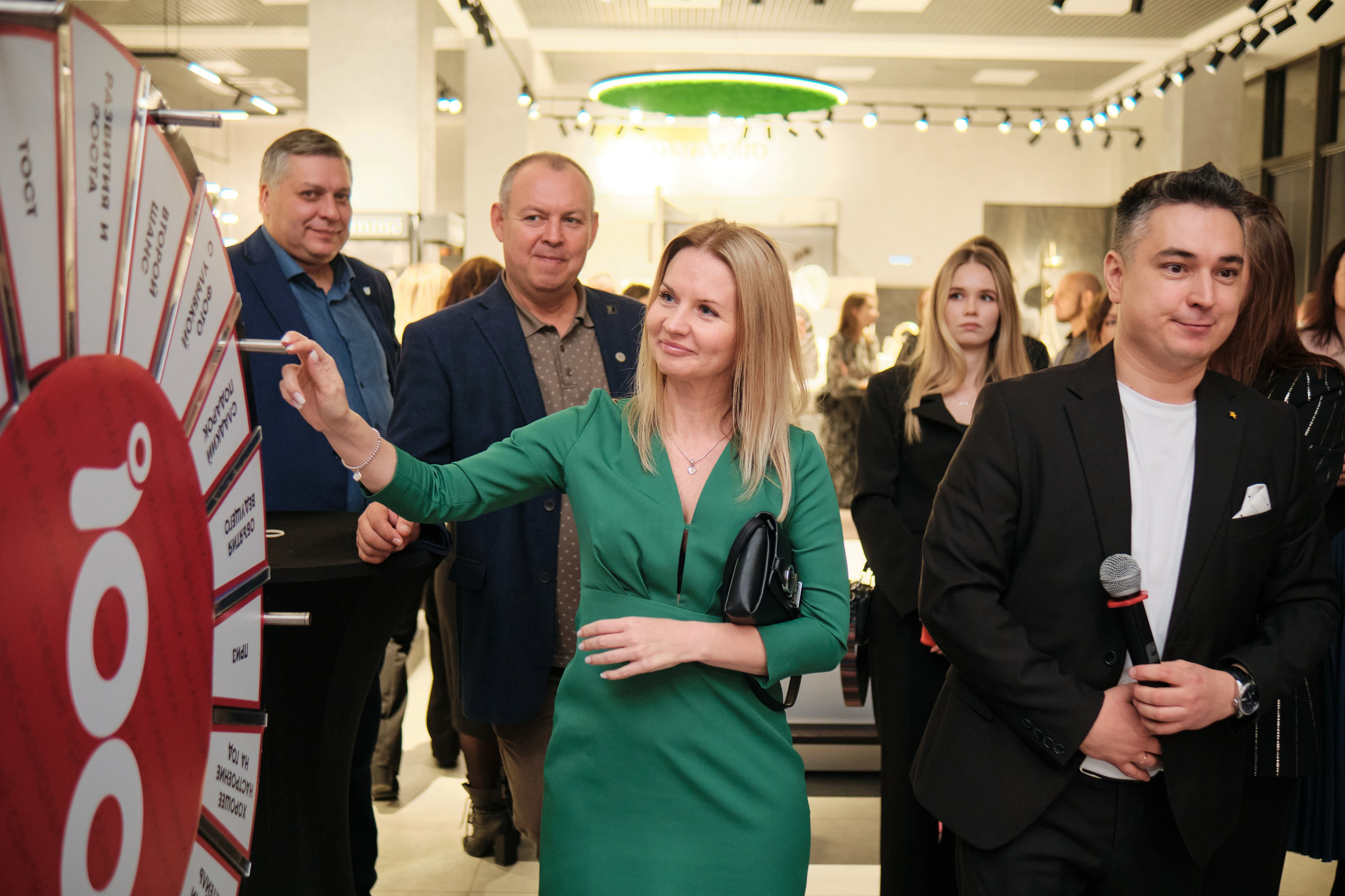 Открытие салона 100 градусов. Антон Ив