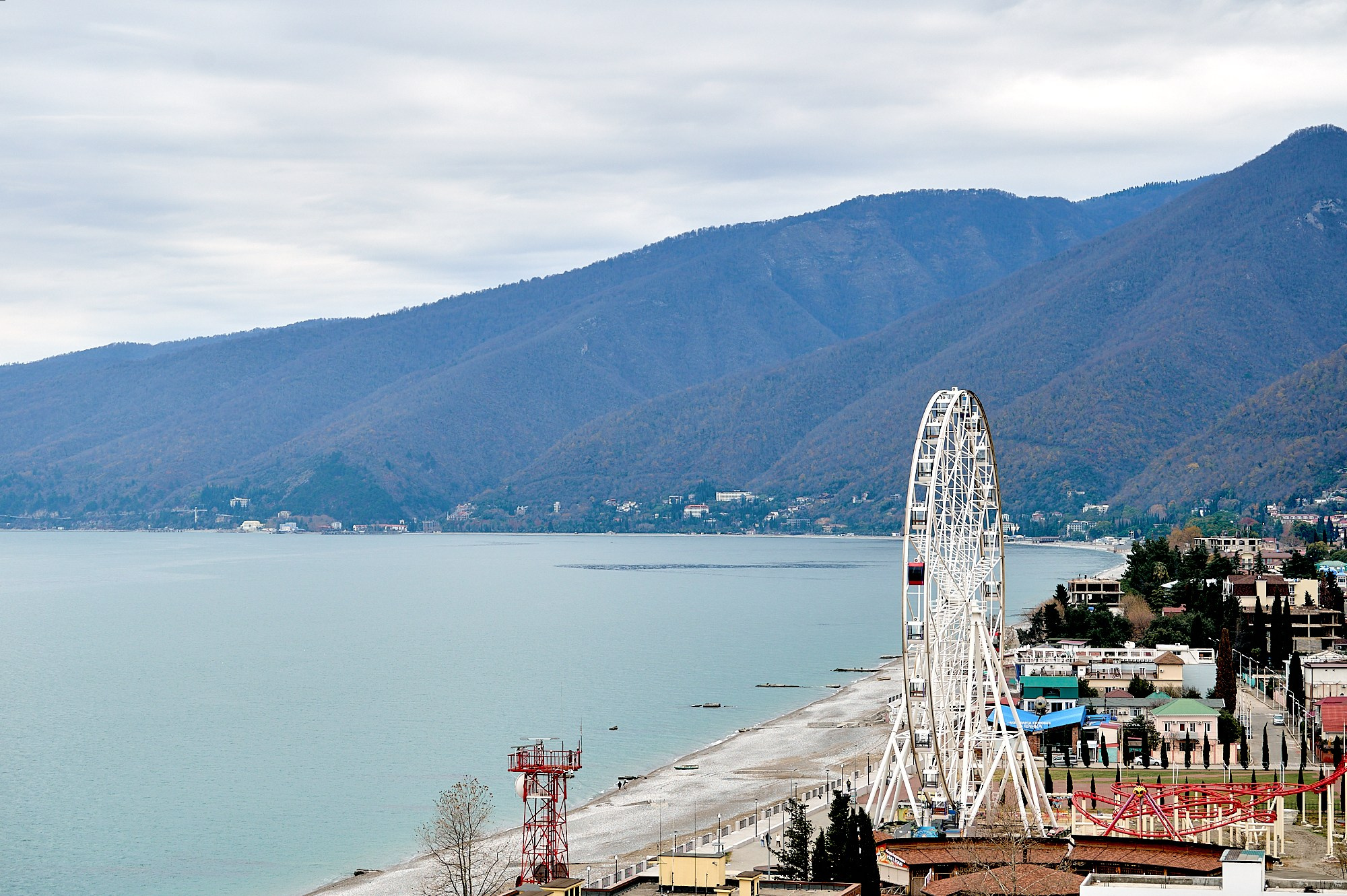 Гагра, Абхазия. Декабрь 2024. Фотографии отовсюду и обо всем