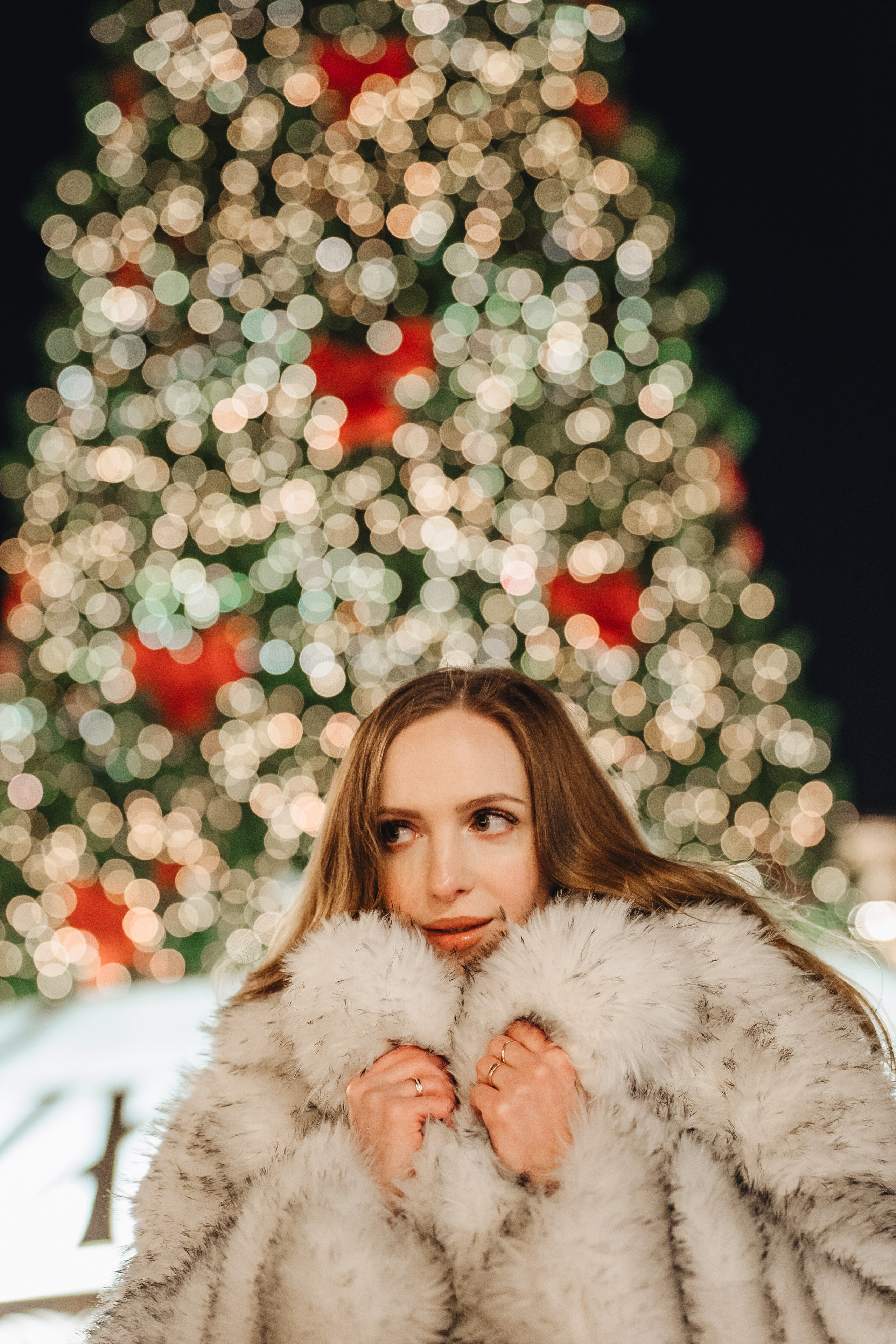 ПРОГУЛКА НА МАНЕЖНОЙ ПЛОЩАДИ ДЛЯ ДЕВУШКИ ПЕРЕД НОВЫМ ГОДОМ (НОВОГОДНЯЯ ФОТОСЕССИИЯ НА МАНЕЖНОЙ ПЛОЩАДИ). Профессиональный фотограф, Санкт-Петербург — Виктория Богомолова